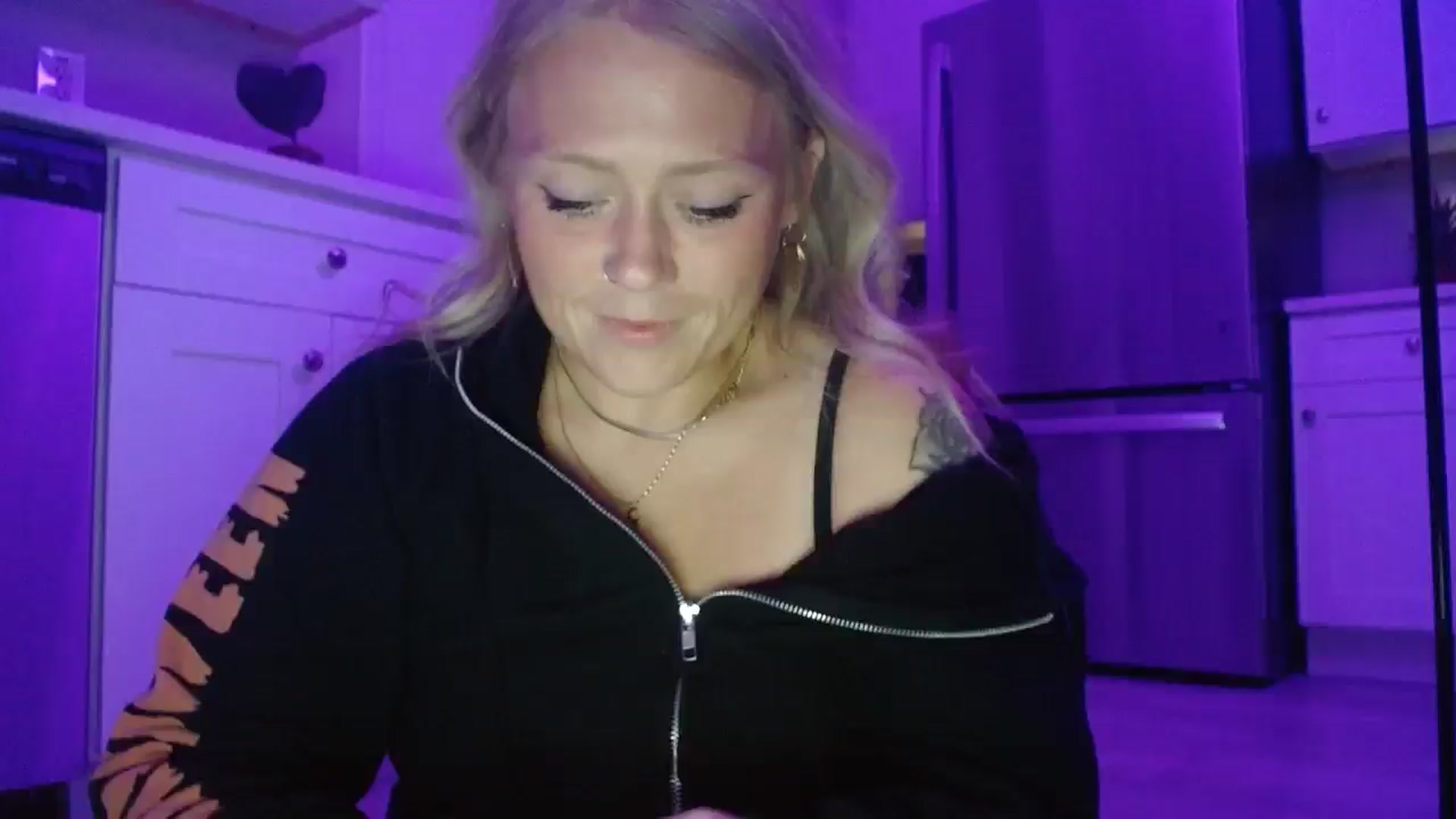 Gallery image thumbnail from SneakyAlice's myfreecams stream on, 08/13/2025, 03:31 image 5 of 20