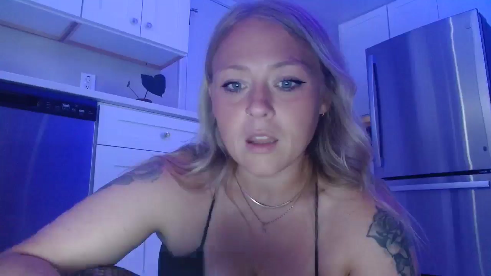 Gallery image thumbnail from SneakyAlice's myfreecams stream on, 08/22/2025, 19:41 image 3 of 20