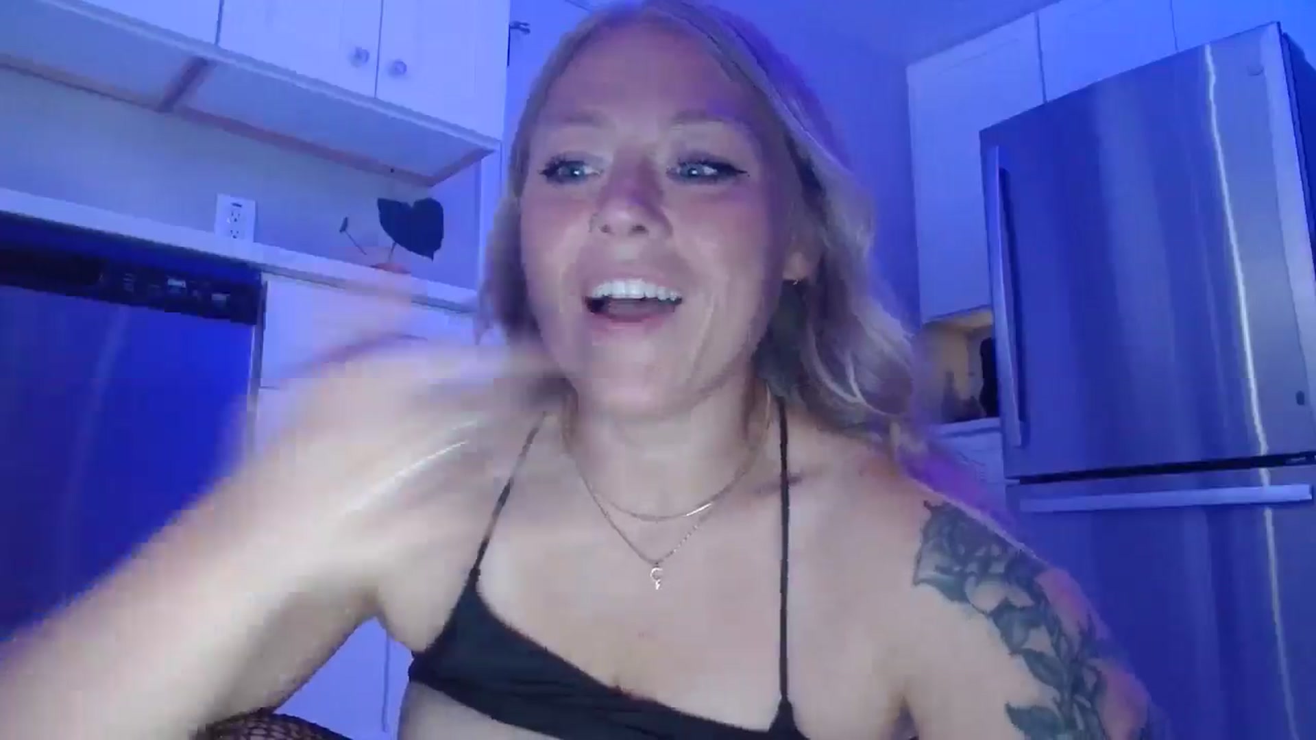 Gallery image thumbnail from SneakyAlice's myfreecams stream on, 08/22/2025, 19:41 image 8 of 20