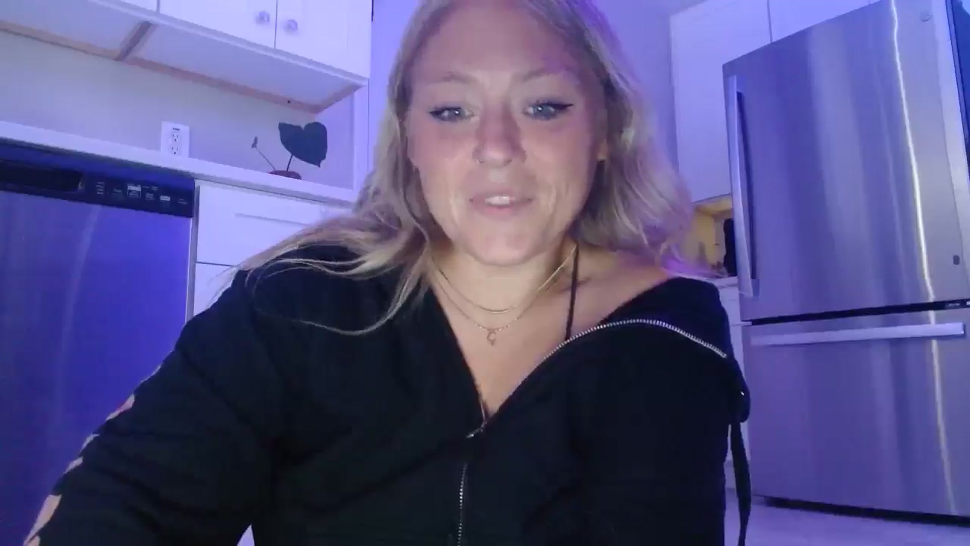 Gallery image thumbnail from SneakyAlice's myfreecams stream on, 08/22/2025, 20:21 image 13 of 20
