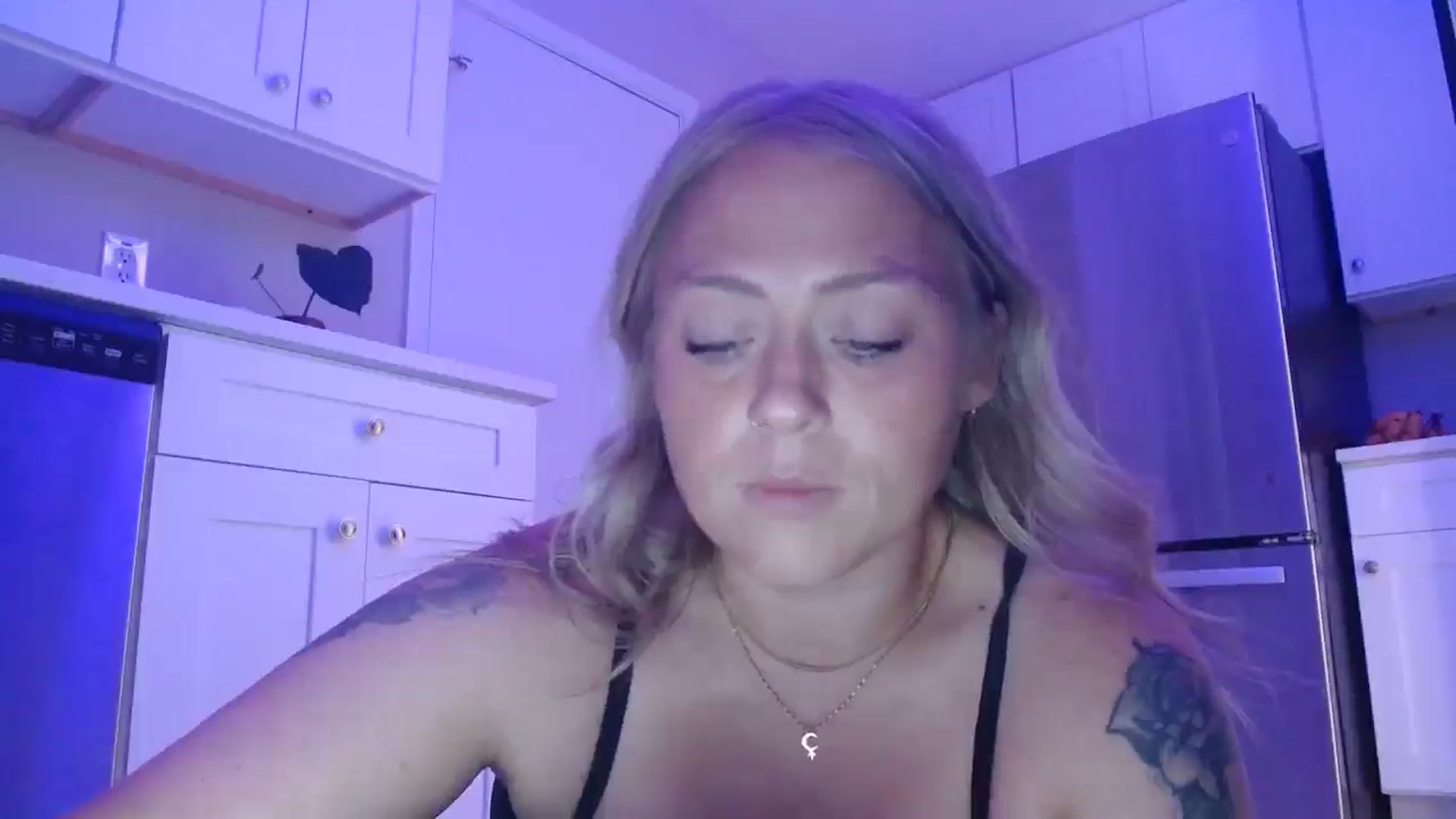 Gallery image thumbnail from SneakyAlice's myfreecams stream on, 08/25/2025, 24:23 image 5 of 20