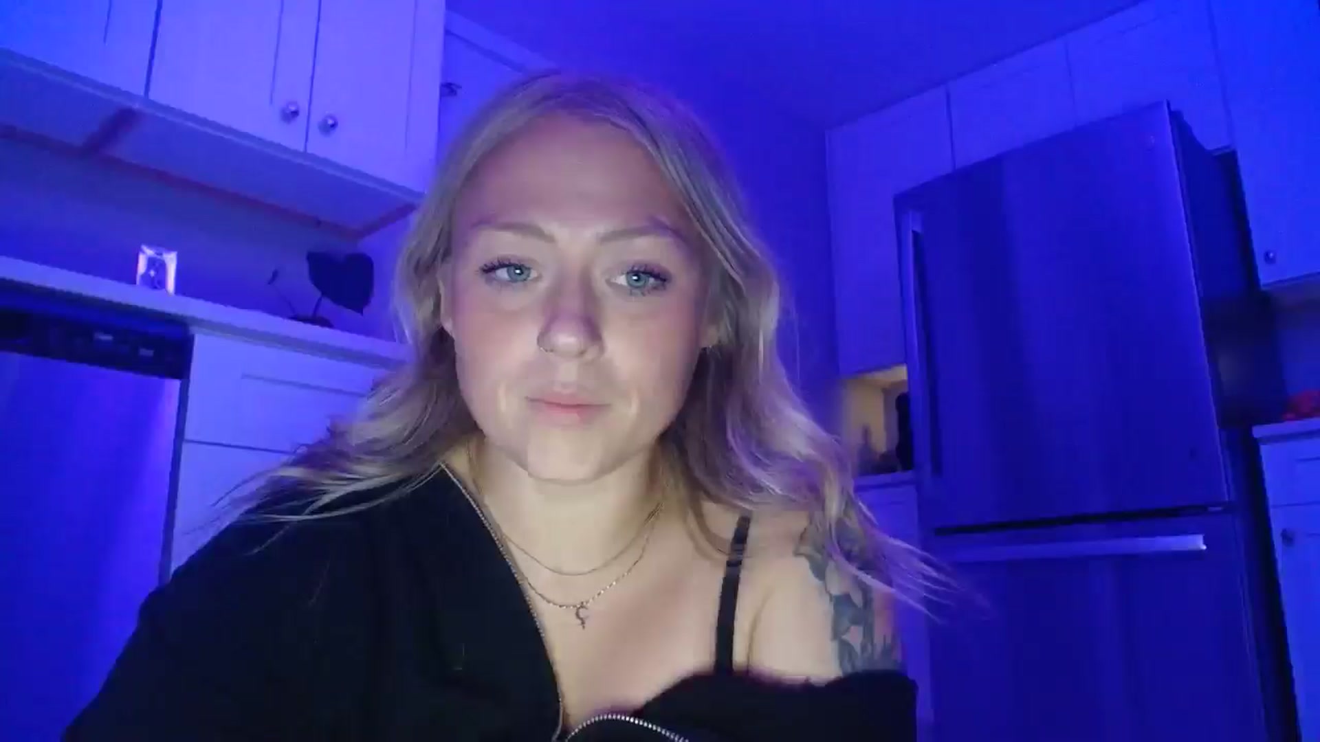 Gallery image thumbnail from SneakyAlice's myfreecams stream on, 08/25/2025, 02:32 image 15 of 20