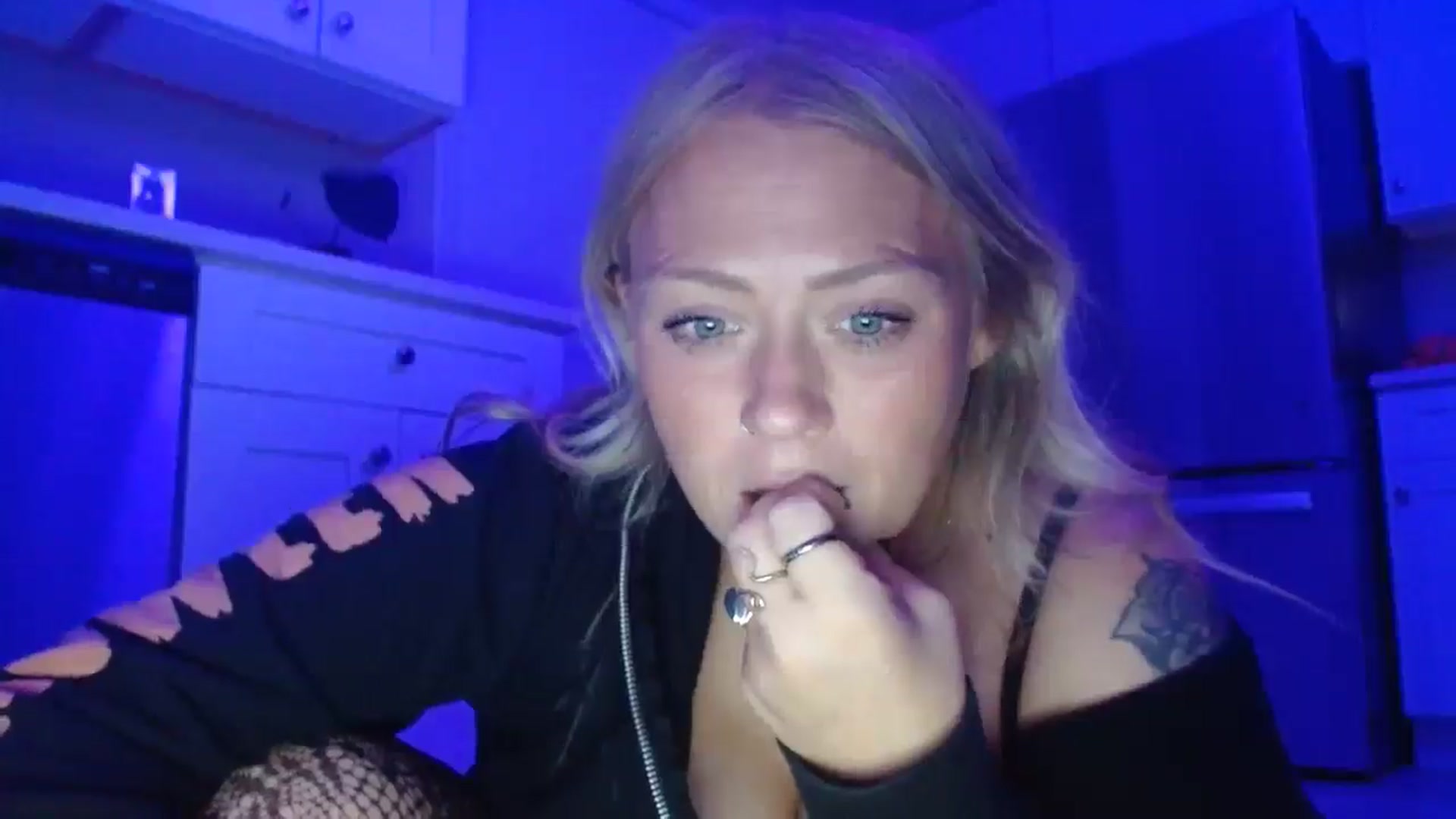 Gallery image thumbnail from SneakyAlice's myfreecams stream on, 08/25/2025, 02:32 image 8 of 20