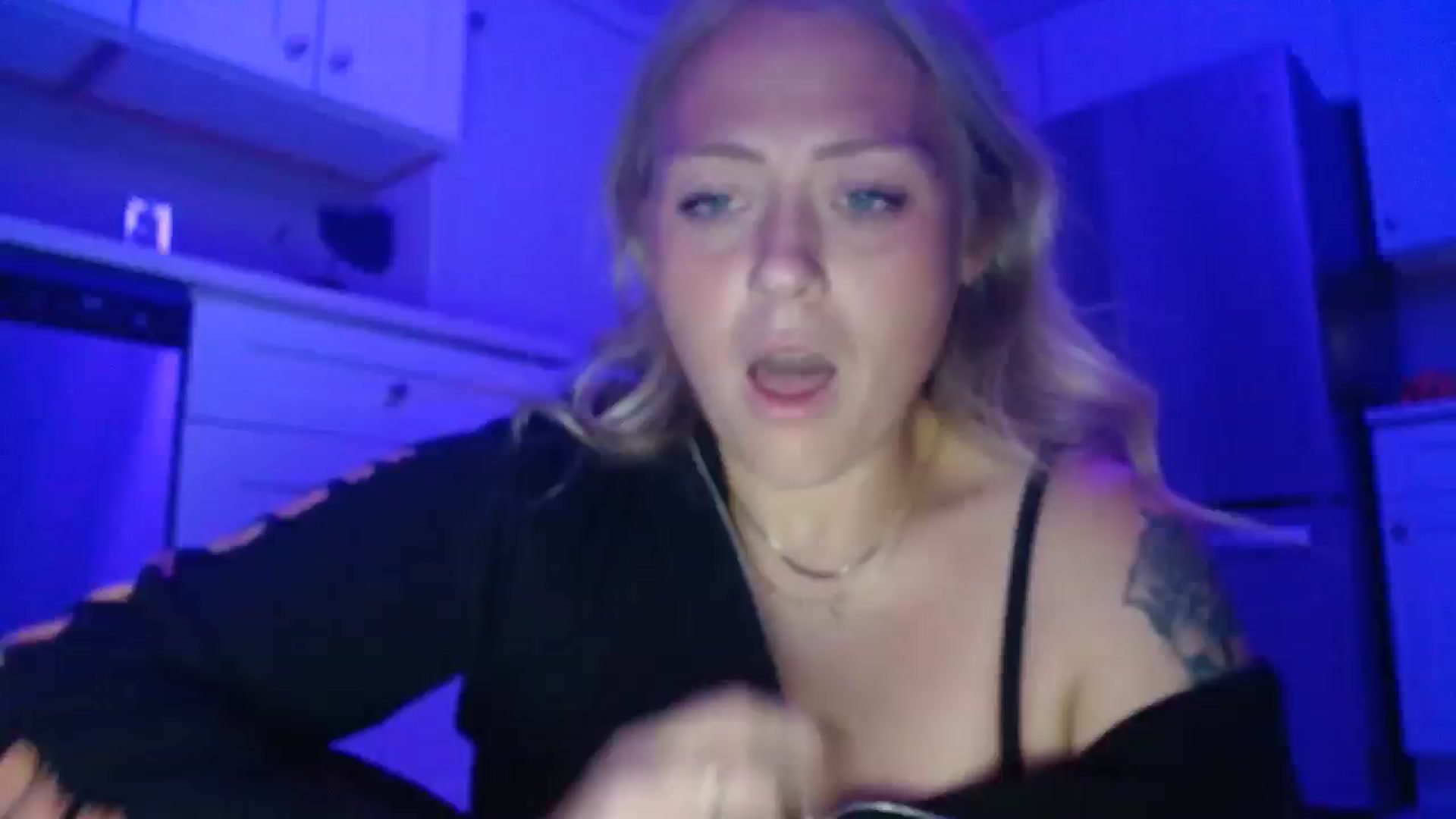 Gallery image thumbnail from SneakyAlice's myfreecams stream on, 08/25/2025, 02:32 image 4 of 20