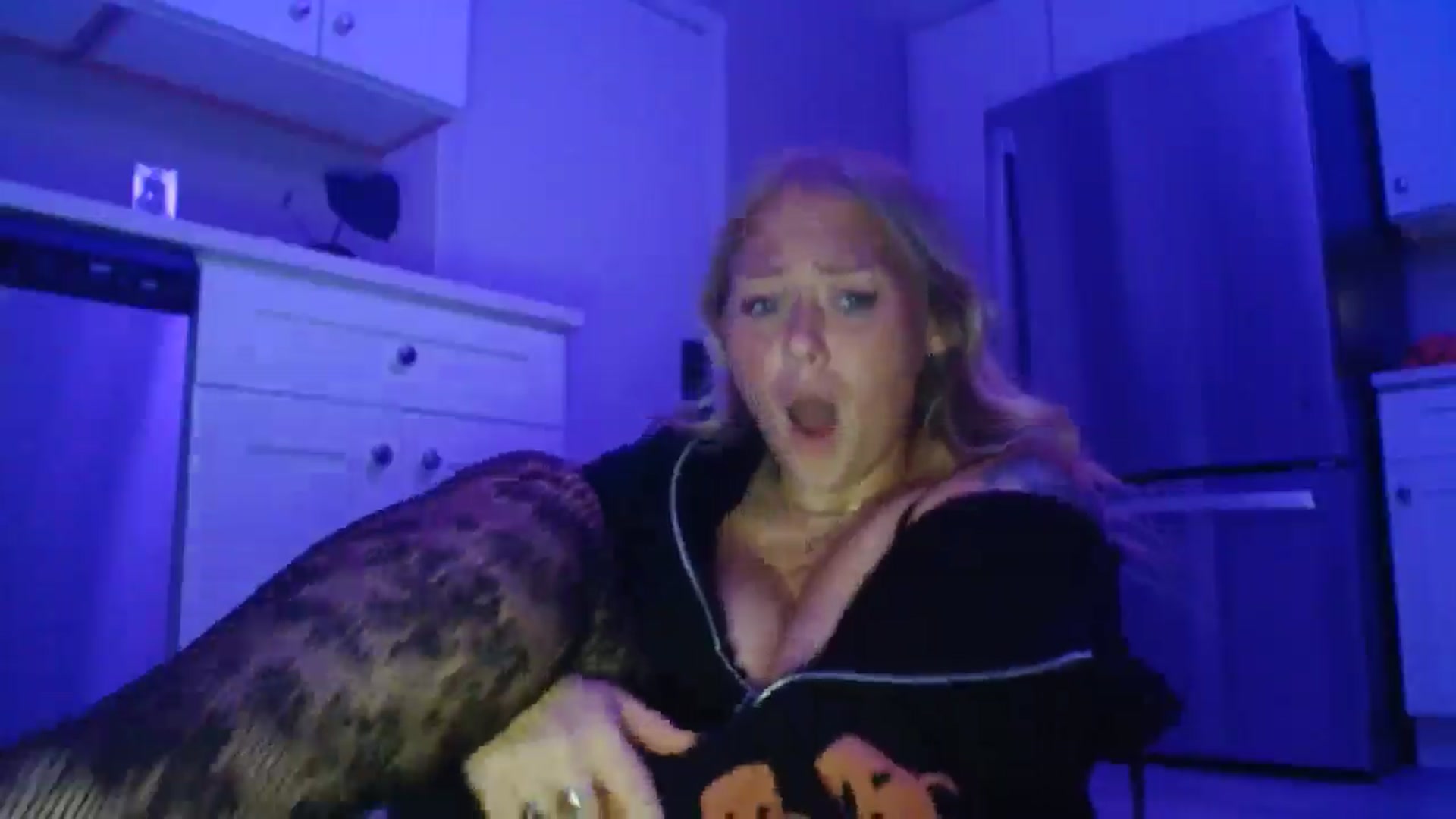Gallery image thumbnail from SneakyAlice's myfreecams stream on, 08/25/2025, 02:32 image 10 of 20
