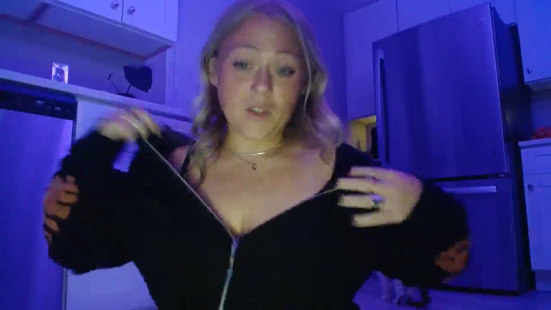 Gallery image thumbnail from SneakyAlice's myfreecams stream on, 08/25/2025, 02:32 image 13 of 20