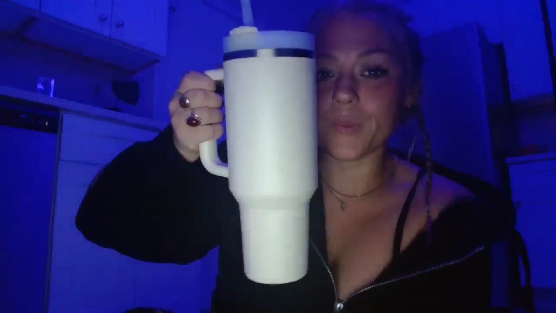 Gallery image thumbnail from SneakyAlice's myfreecams stream on, 08/27/2025, 04:14 image 15 of 20