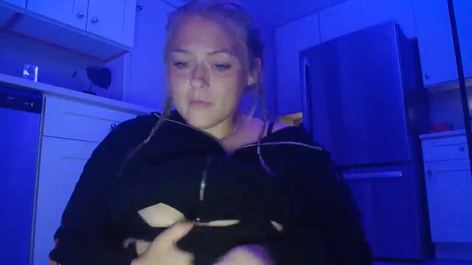 Gallery image thumbnail from SneakyAlice's myfreecams stream on, 08/27/2025, 04:14 image 16 of 20