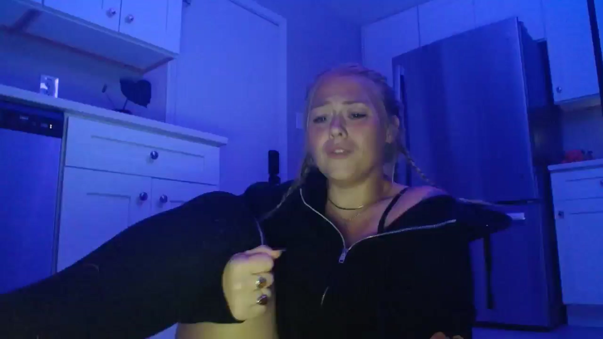 Gallery image thumbnail from SneakyAlice's myfreecams stream on, 08/27/2025, 04:14 image 5 of 20