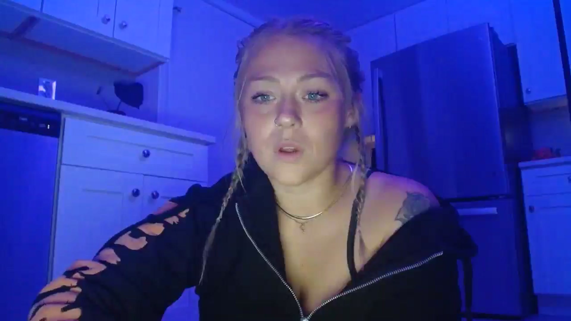 Gallery image thumbnail from SneakyAlice's myfreecams stream on, 08/27/2025, 04:14 image 14 of 20