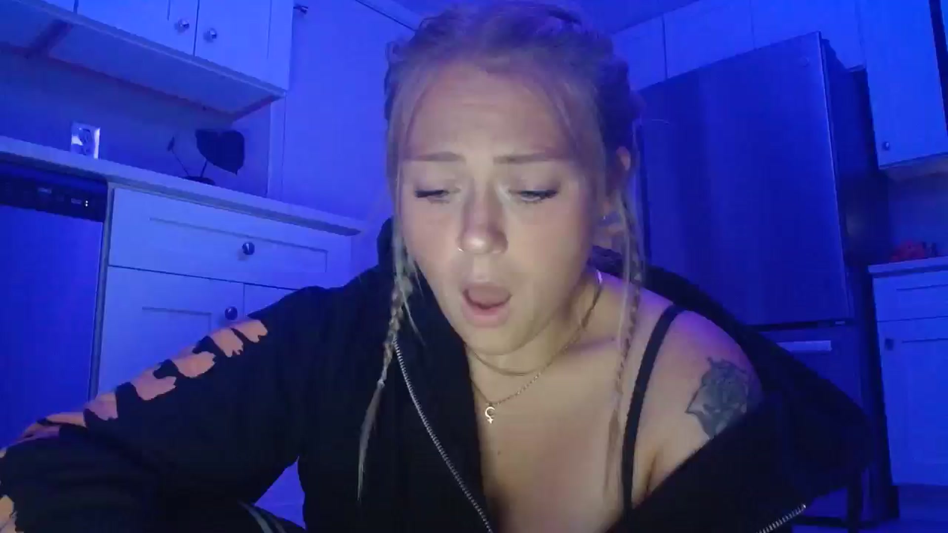 Gallery image thumbnail from SneakyAlice's myfreecams stream on, 08/27/2025, 04:14 image 3 of 20