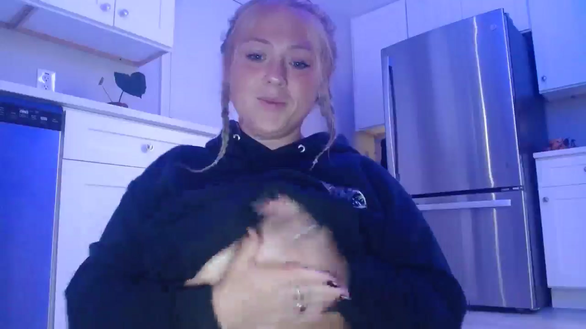 Gallery image thumbnail from SneakyAlice's myfreecams stream on, 08/29/2025, 20:06 image 14 of 20