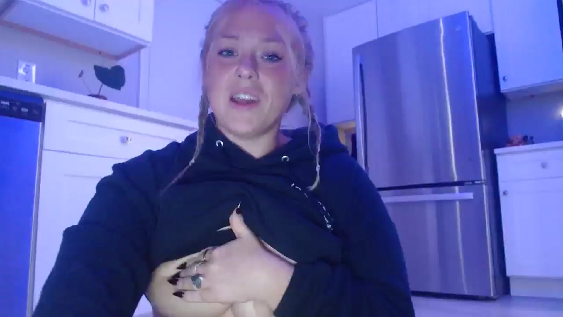 Gallery image thumbnail from SneakyAlice's myfreecams stream on, 08/29/2025, 20:53 image 19 of 20