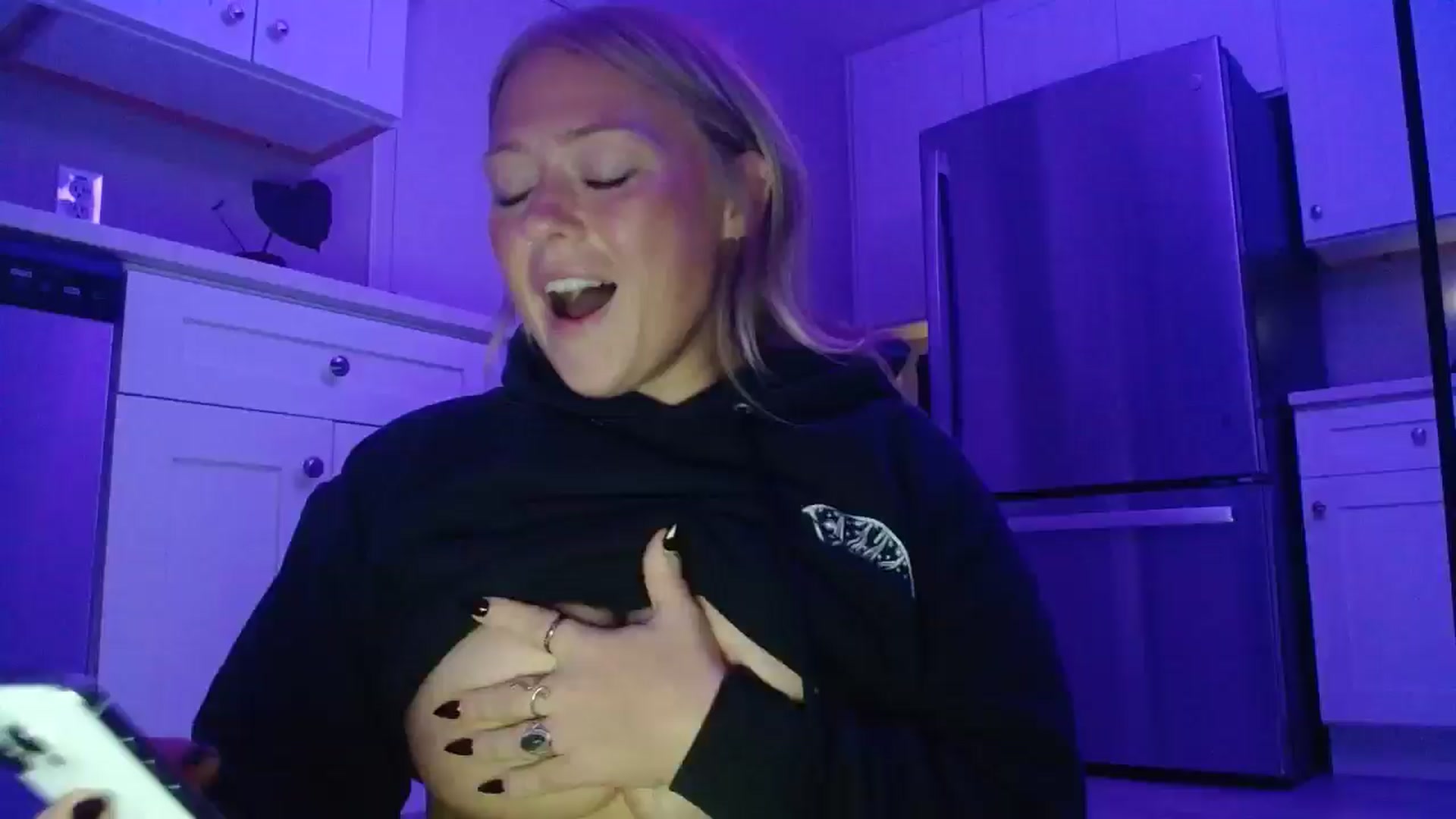 Gallery image thumbnail from SneakyAlice's myfreecams stream on, 09/02/2025, 05:27 image 9 of 20