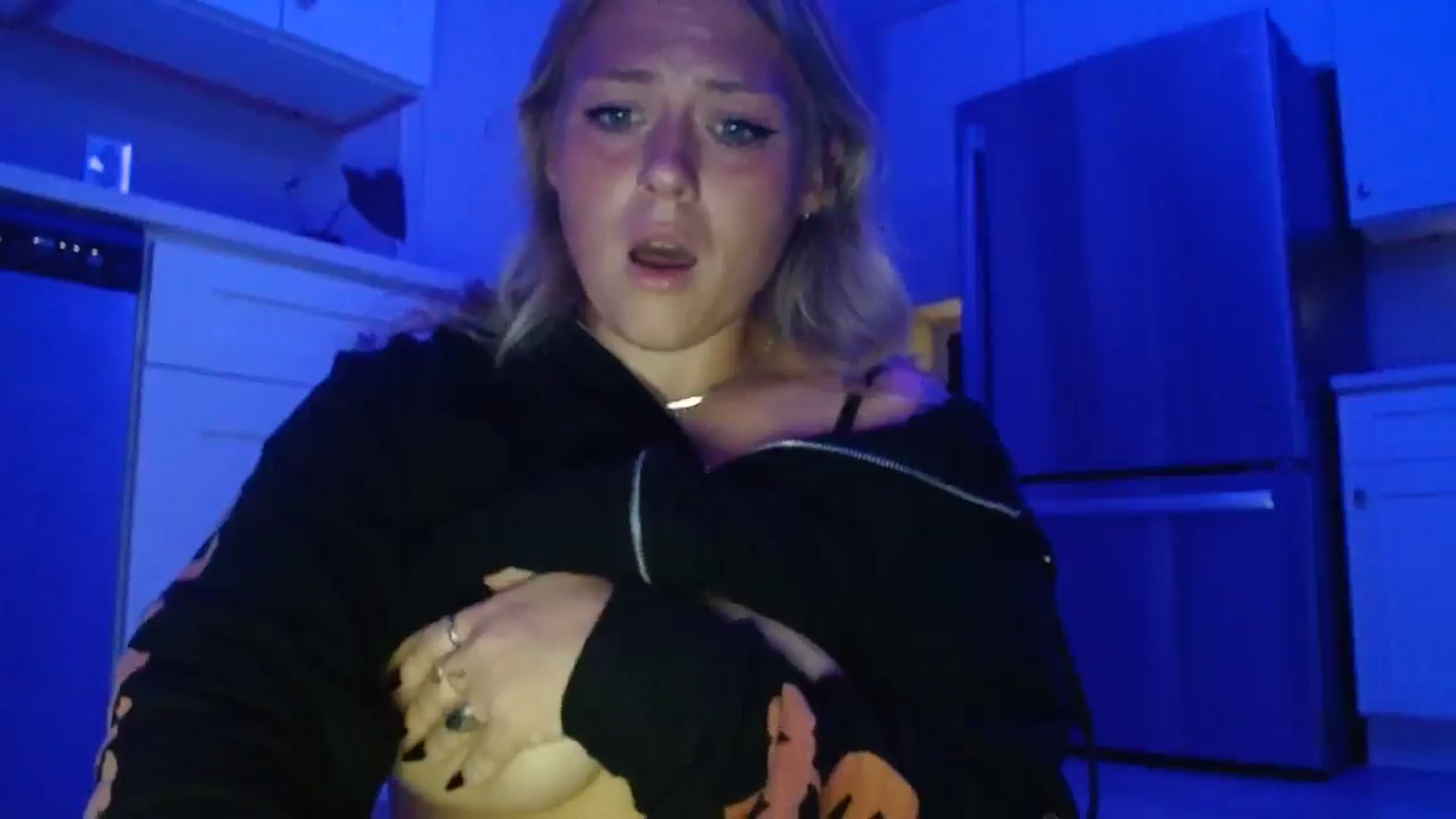 Gallery image thumbnail from SneakyAlice's myfreecams stream on, 09/03/2025, 03:32 image 10 of 20