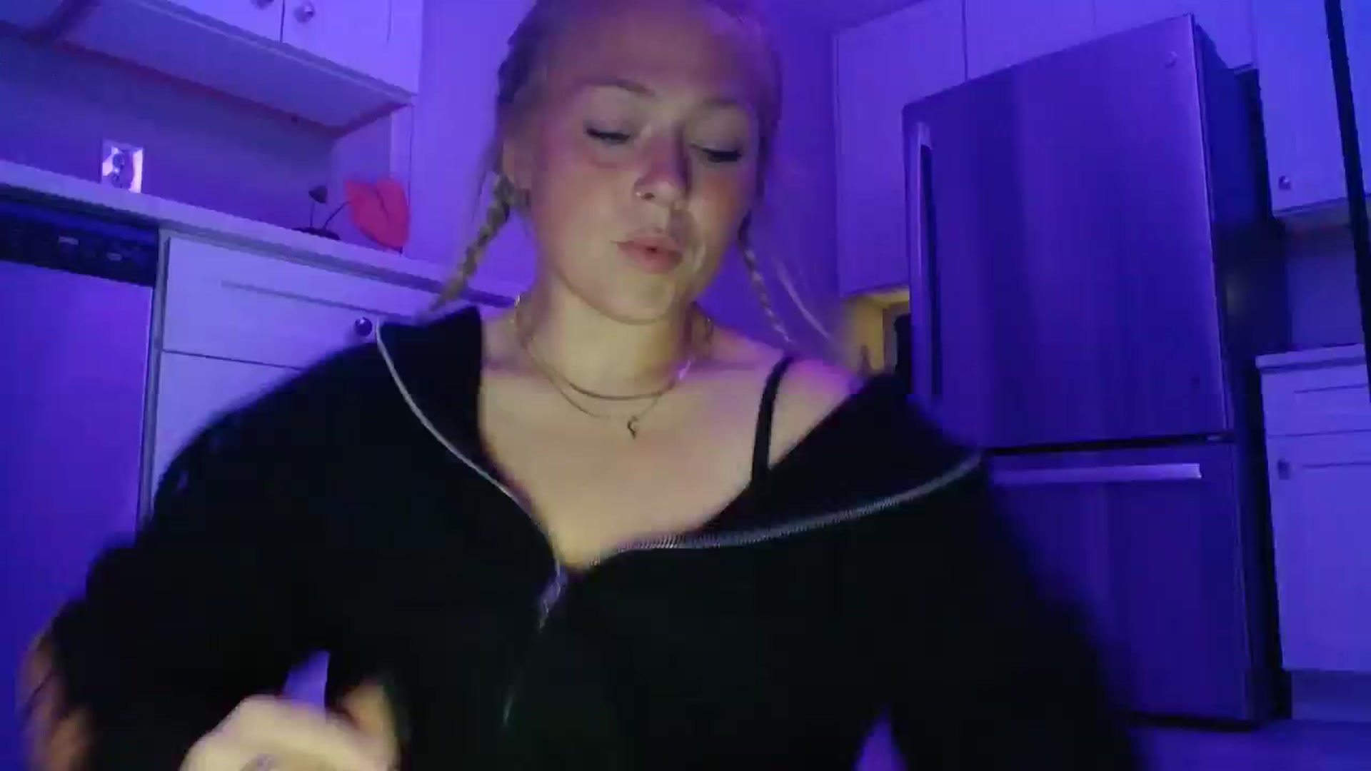 Gallery image thumbnail from SneakyAlice's myfreecams stream on, 09/10/2025, 03:48 image 1 of 20