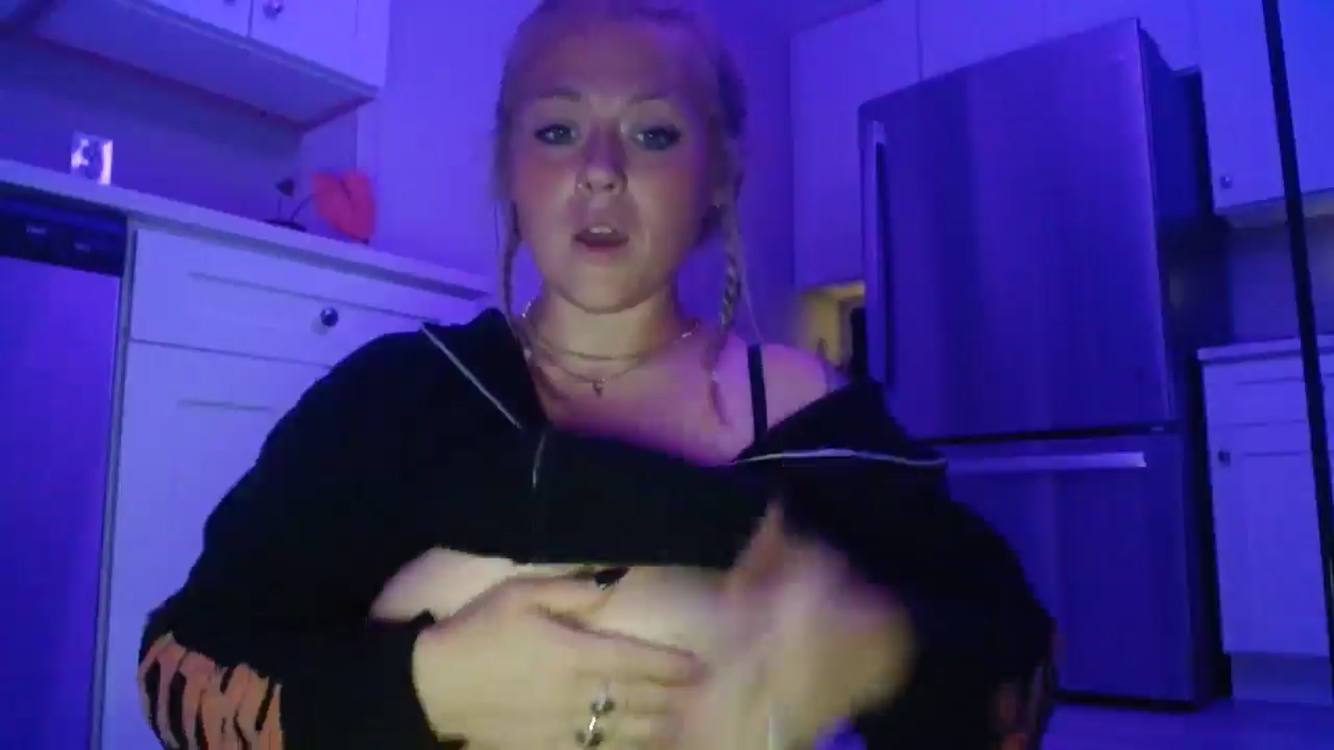 Gallery image thumbnail from SneakyAlice's myfreecams stream on, 09/10/2025, 03:48 image 10 of 20