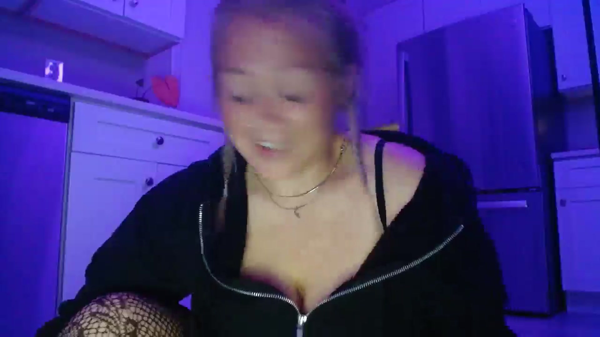 Gallery image thumbnail from SneakyAlice's myfreecams stream on, 09/10/2025, 03:48 image 6 of 20