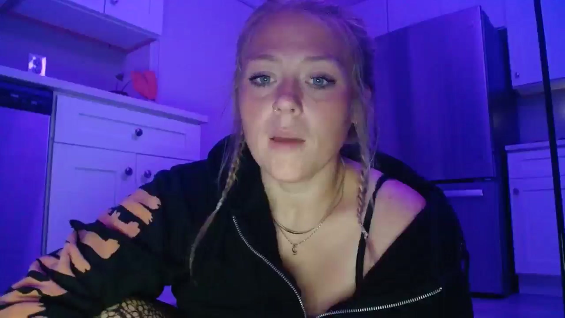 Gallery image thumbnail from SneakyAlice's myfreecams stream on, 09/10/2025, 05:14 image 2 of 20