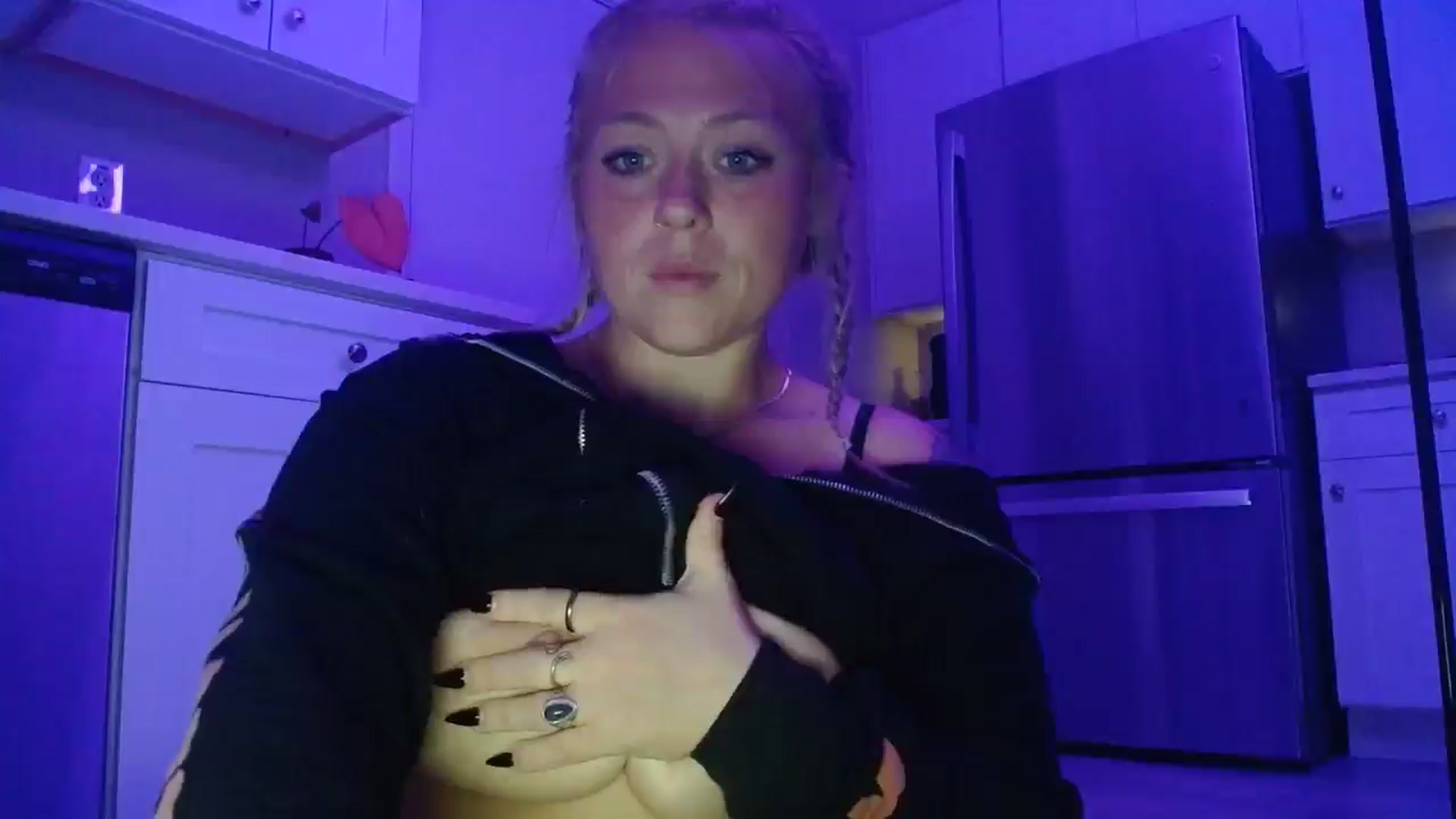 Gallery image thumbnail from SneakyAlice's myfreecams stream on, 09/10/2025, 05:14 image 16 of 20
