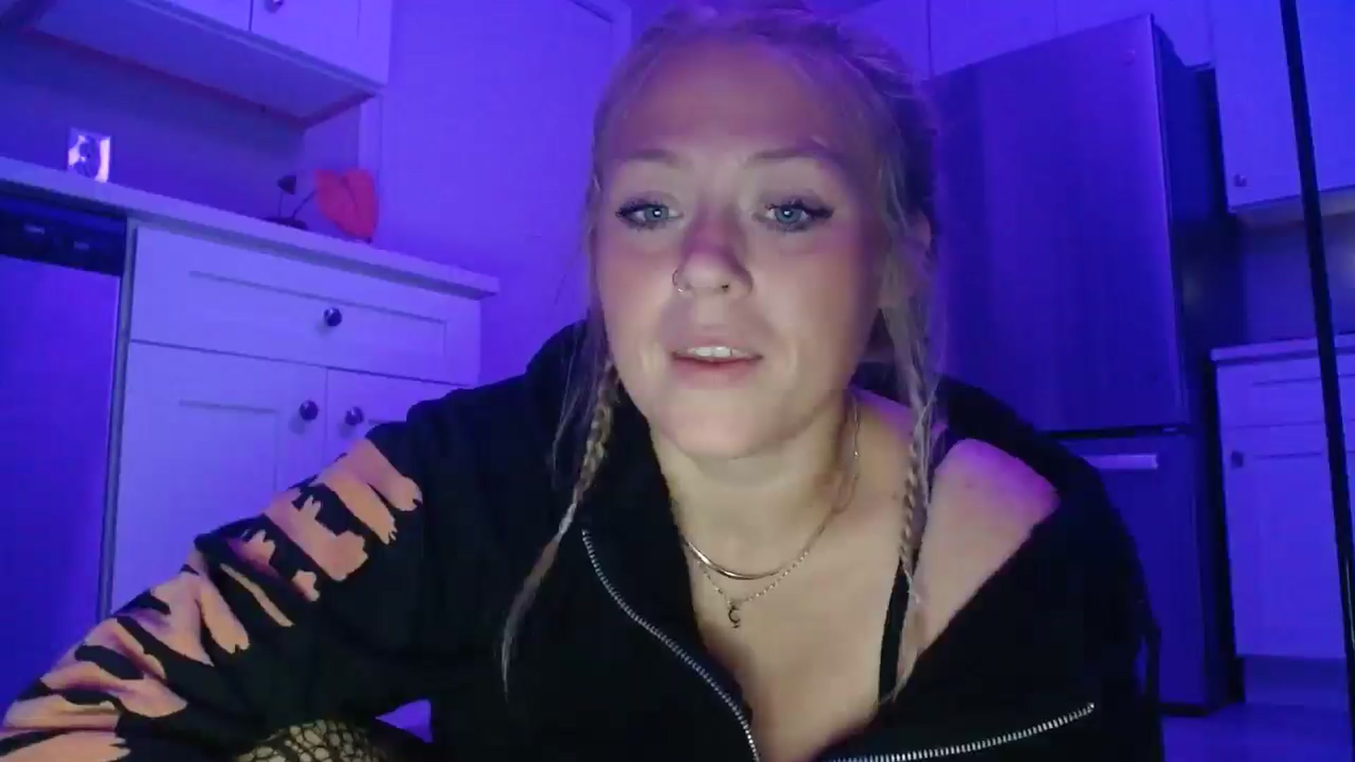 Gallery image thumbnail from SneakyAlice's myfreecams stream on, 09/10/2025, 05:14 image 3 of 20