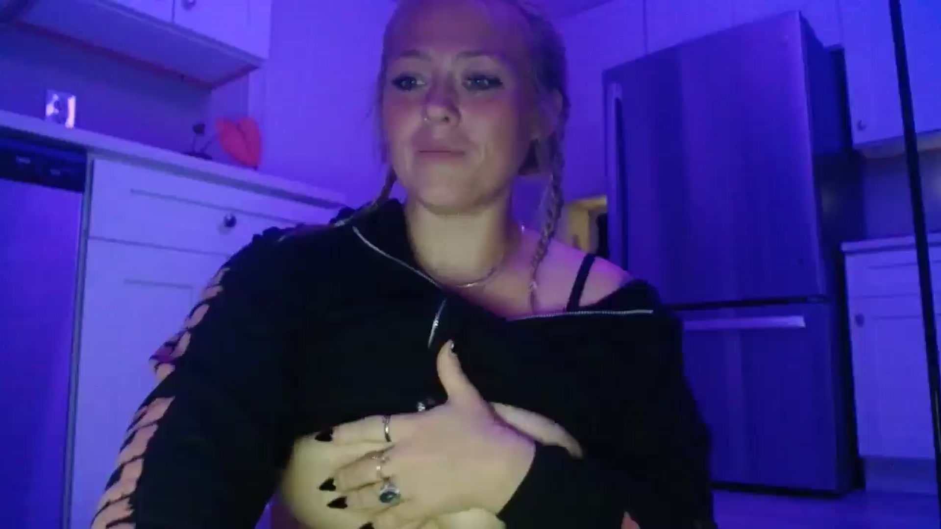 Gallery image thumbnail from SneakyAlice's myfreecams stream on, 09/10/2025, 05:14 image 5 of 20