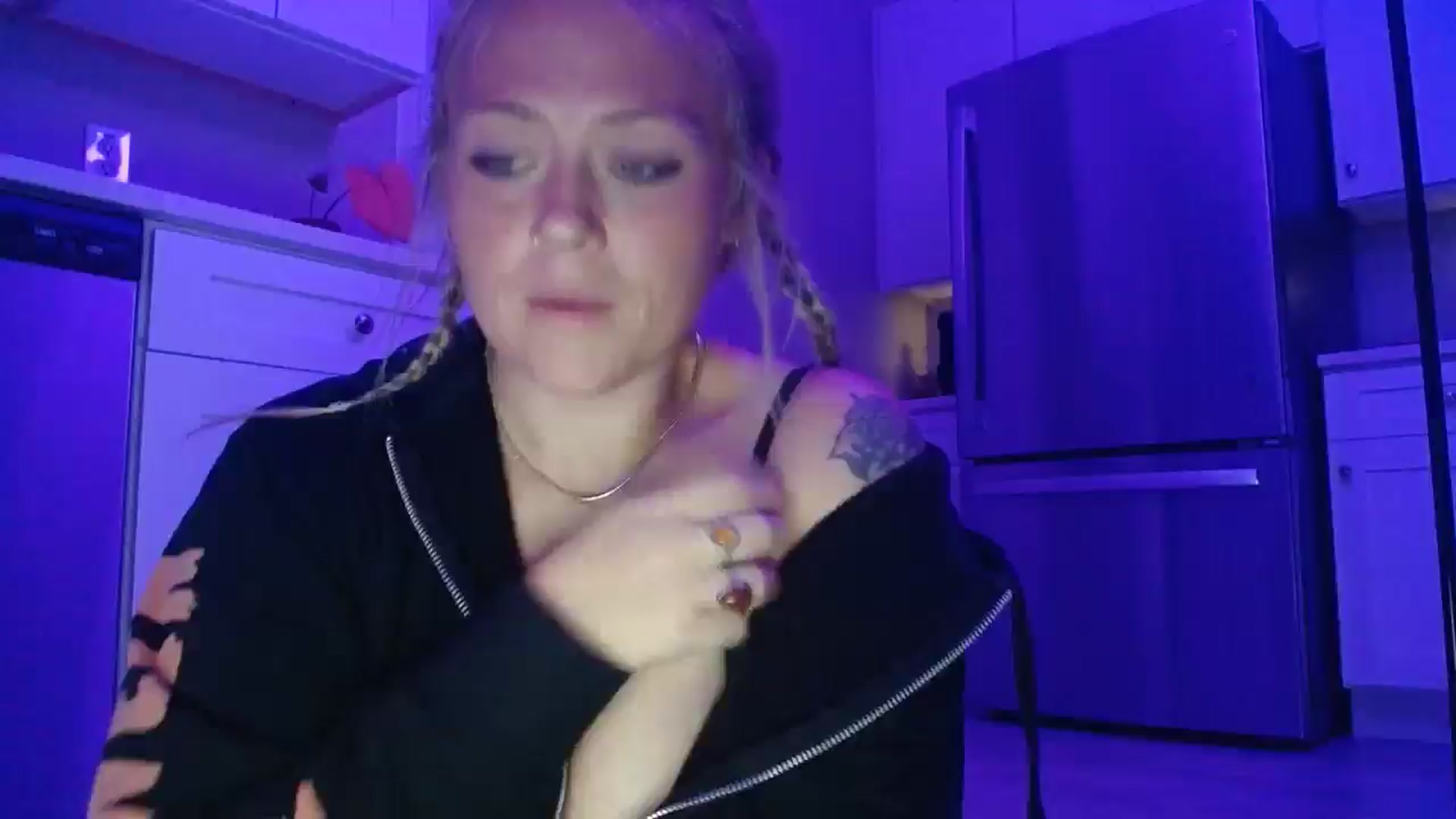 Gallery image thumbnail from SneakyAlice's myfreecams stream on, 09/10/2025, 05:14 image 9 of 20