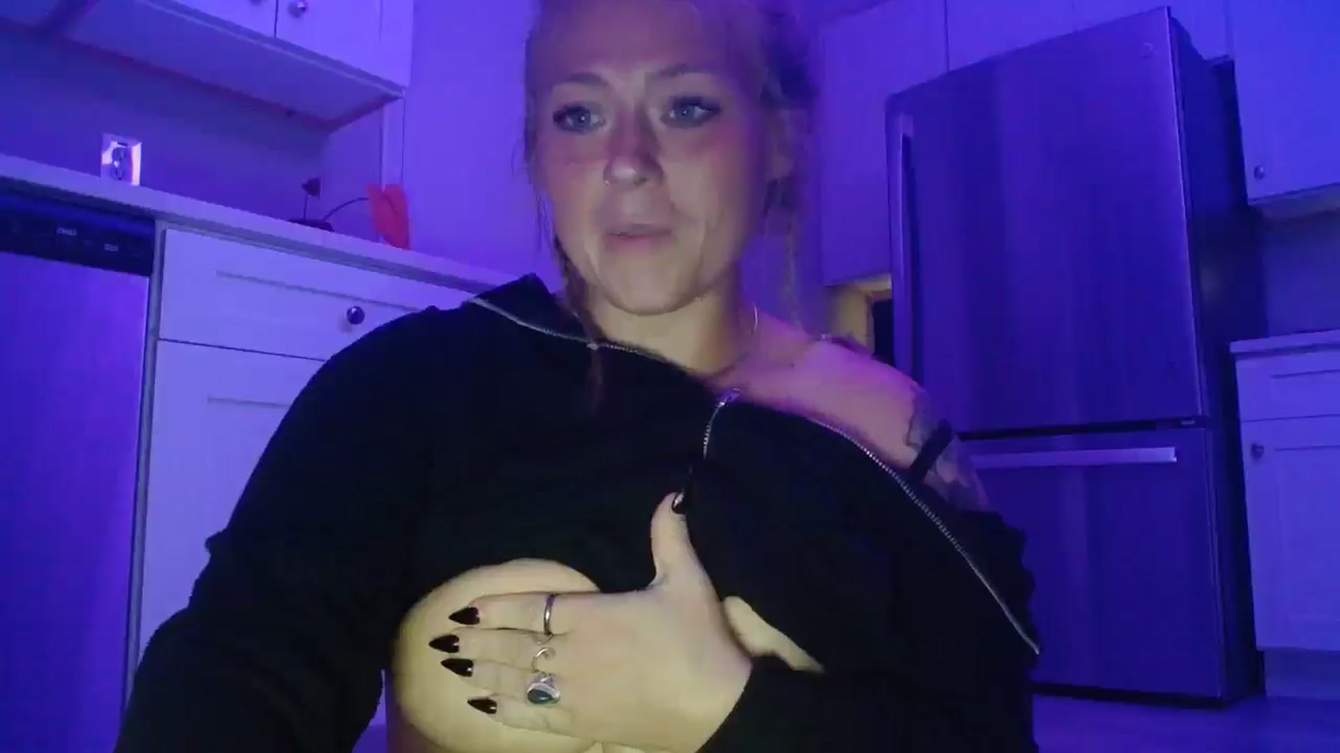 Gallery image thumbnail from SneakyAlice's myfreecams stream on, 09/11/2025, 04:31 image 6 of 20
