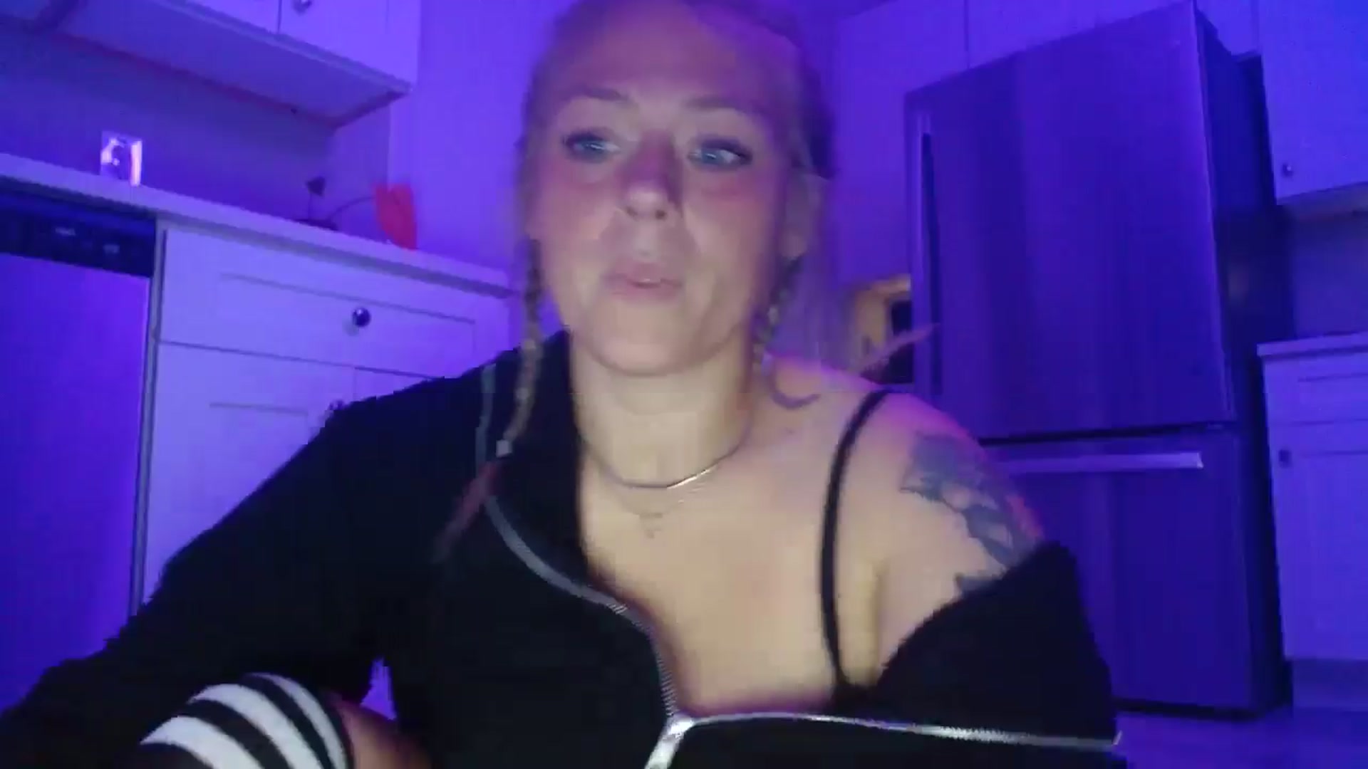 Gallery image thumbnail from SneakyAlice's myfreecams stream on, 09/11/2025, 04:31 image 5 of 20
