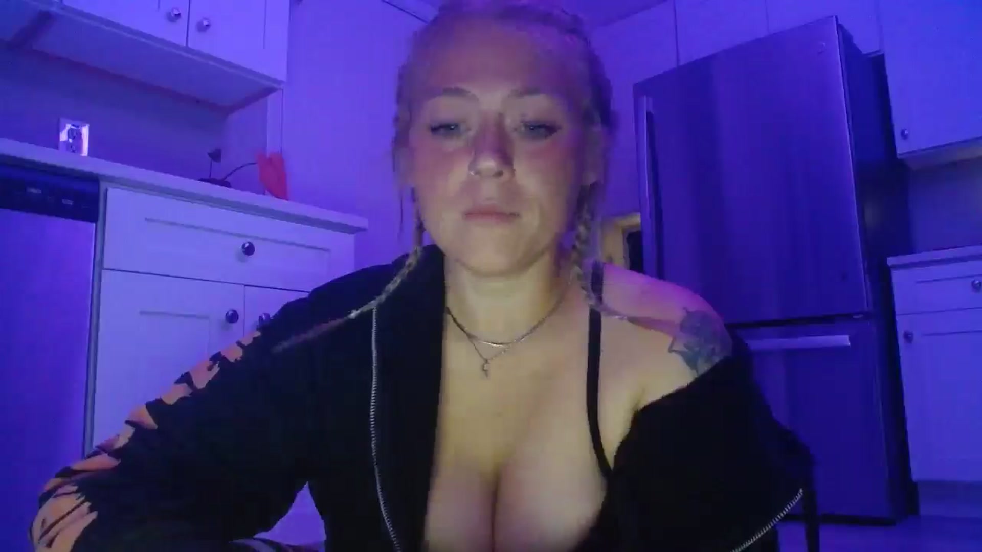Gallery image thumbnail from SneakyAlice's myfreecams stream on, 09/11/2025, 04:31 image 17 of 20