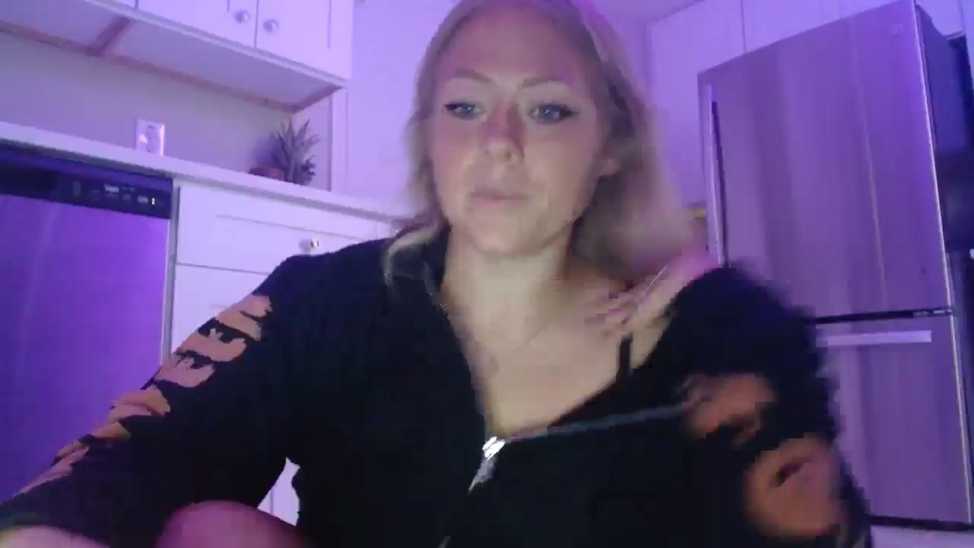 Gallery image thumbnail from SneakyAlice's myfreecams stream on, 09/19/2025, 20:03 image 6 of 20