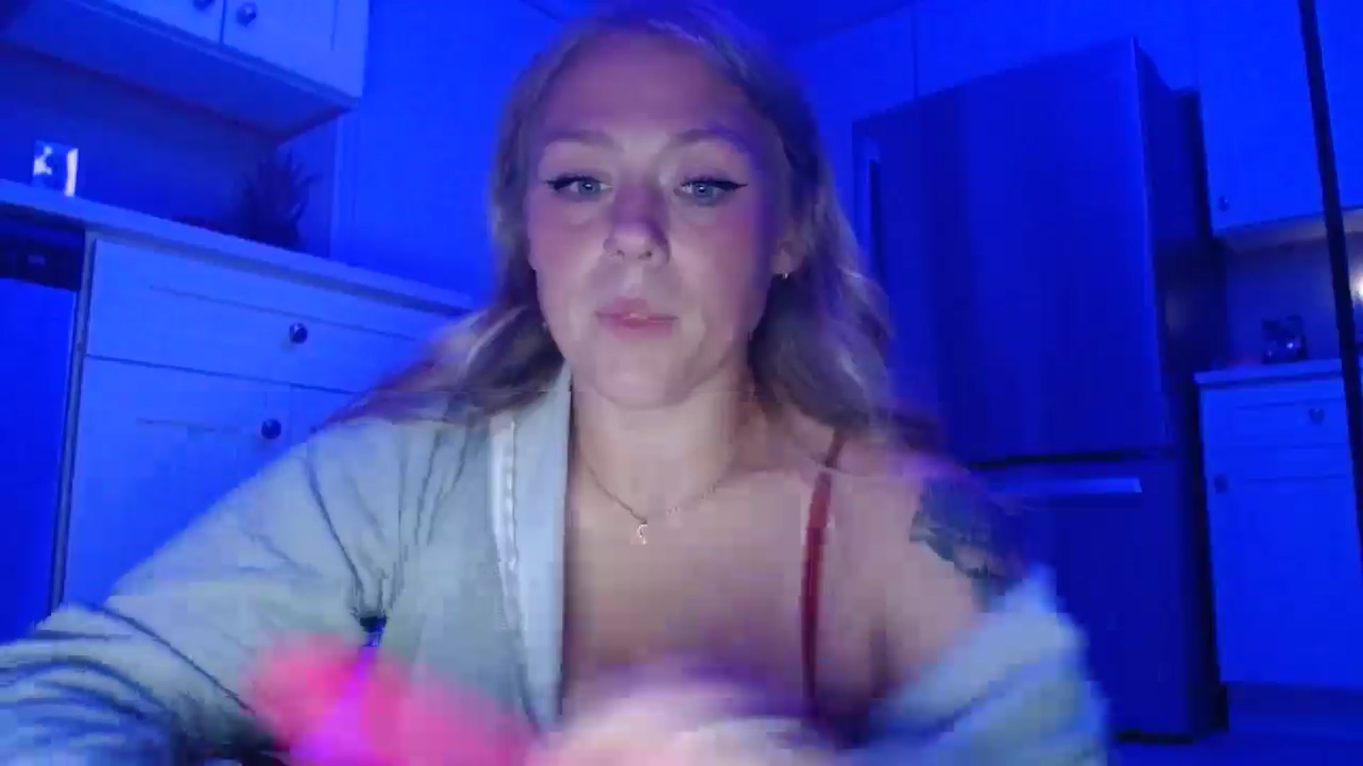 Gallery image thumbnail from SneakyAlice's myfreecams stream on, 09/25/2025, 05:03 image 14 of 20