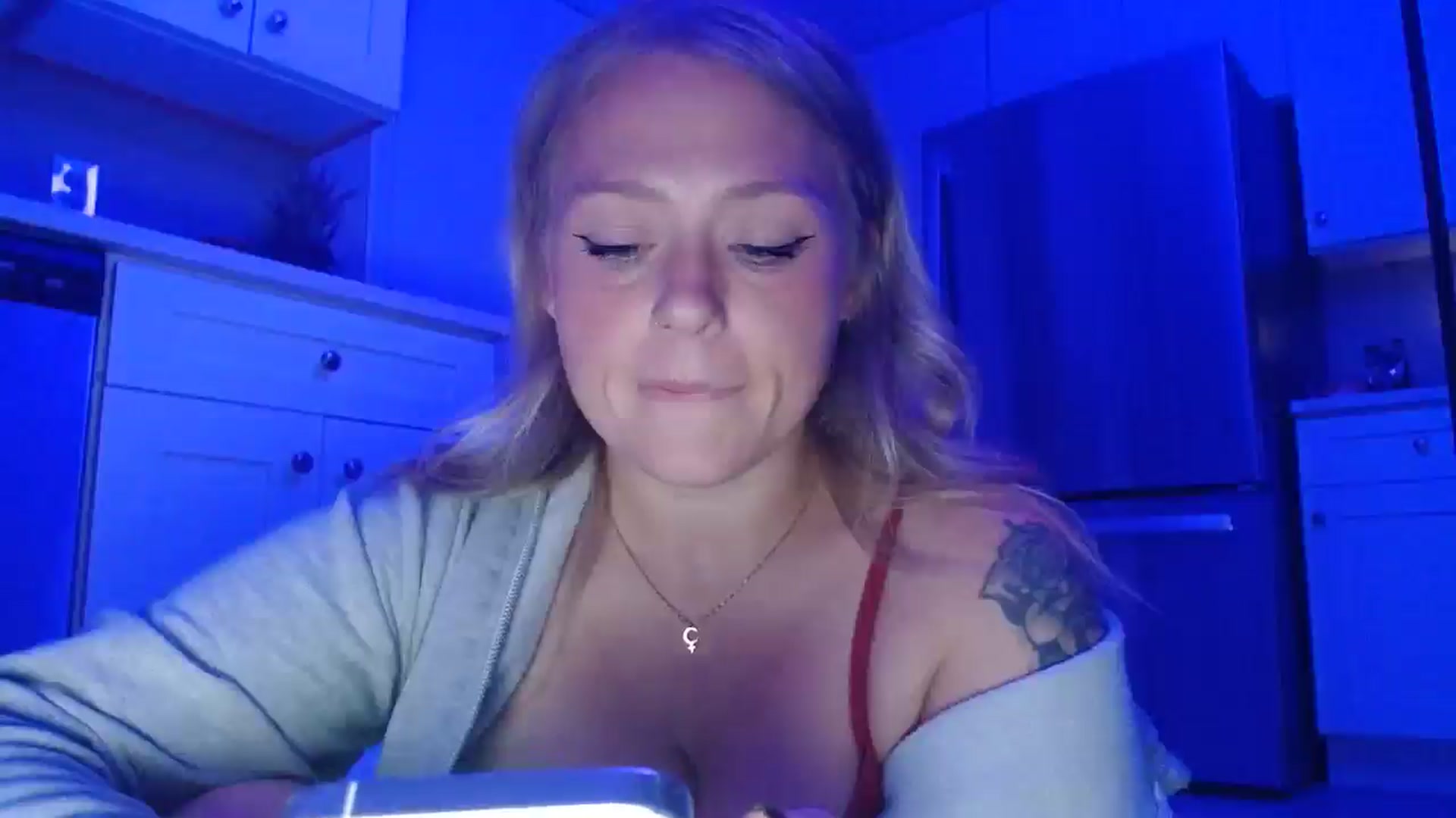 Gallery image thumbnail from SneakyAlice's myfreecams stream on, 09/25/2025, 05:03 image 17 of 20