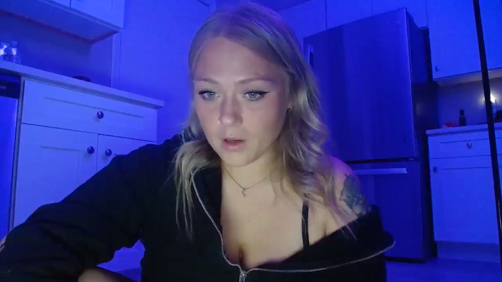 Gallery image thumbnail from SneakyAlice's myfreecams stream on, 09/30/2025, 02:31 image 11 of 20