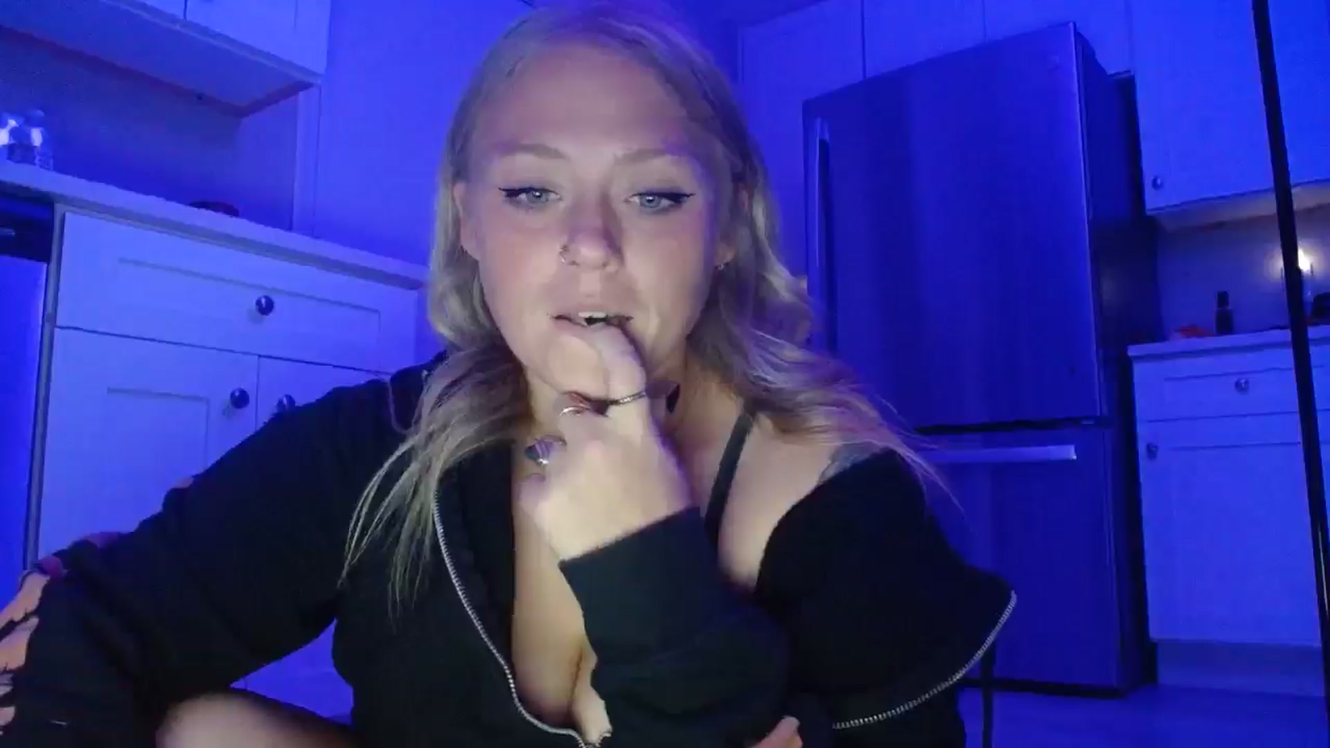 Gallery image thumbnail from SneakyAlice's myfreecams stream on, 09/30/2025, 02:31 image 12 of 20