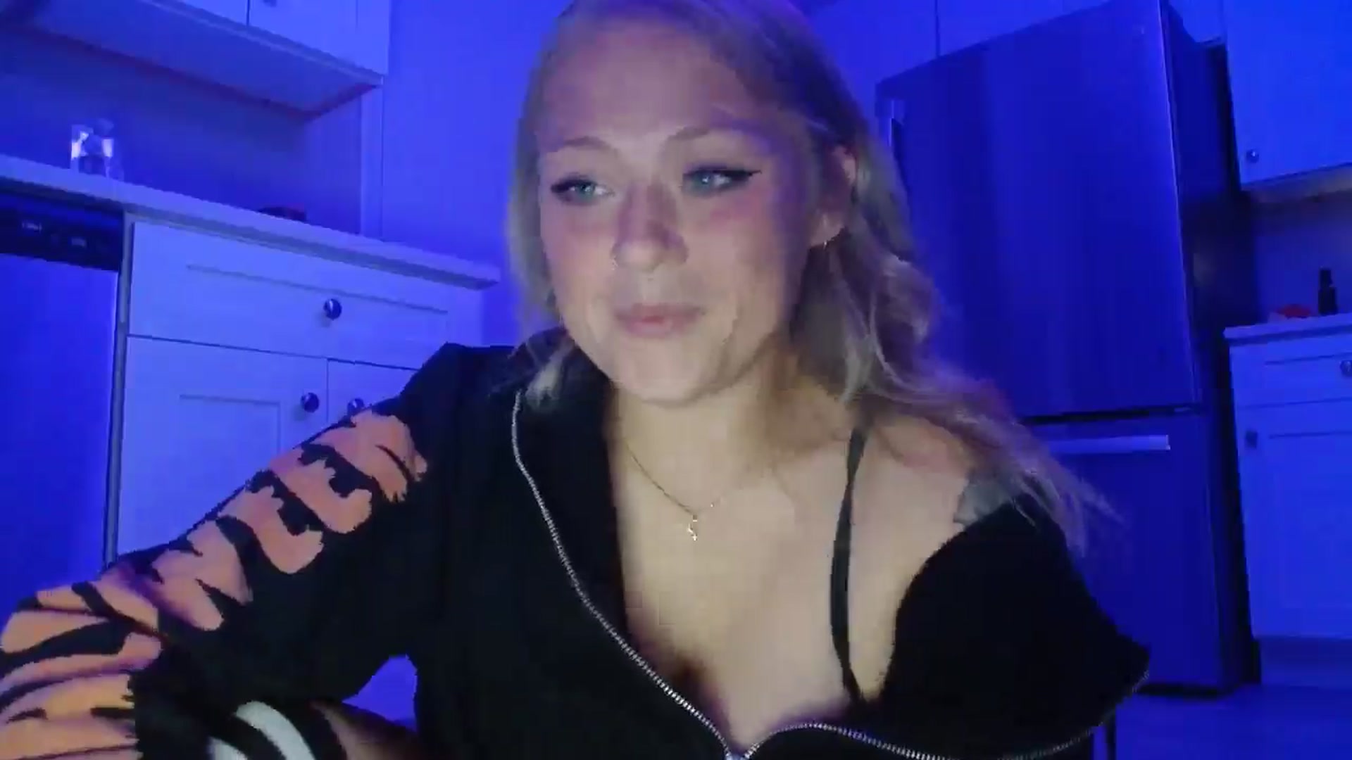 Gallery image thumbnail from SneakyAlice's myfreecams stream on, 09/30/2025, 02:31 image 2 of 20