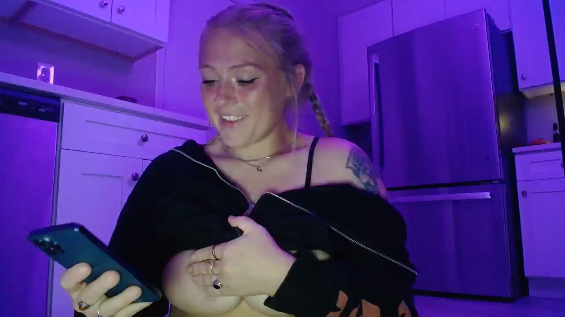 Gallery image thumbnail from SneakyAlice's myfreecams stream on, 10/14/2025, 04:49 image 19 of 20