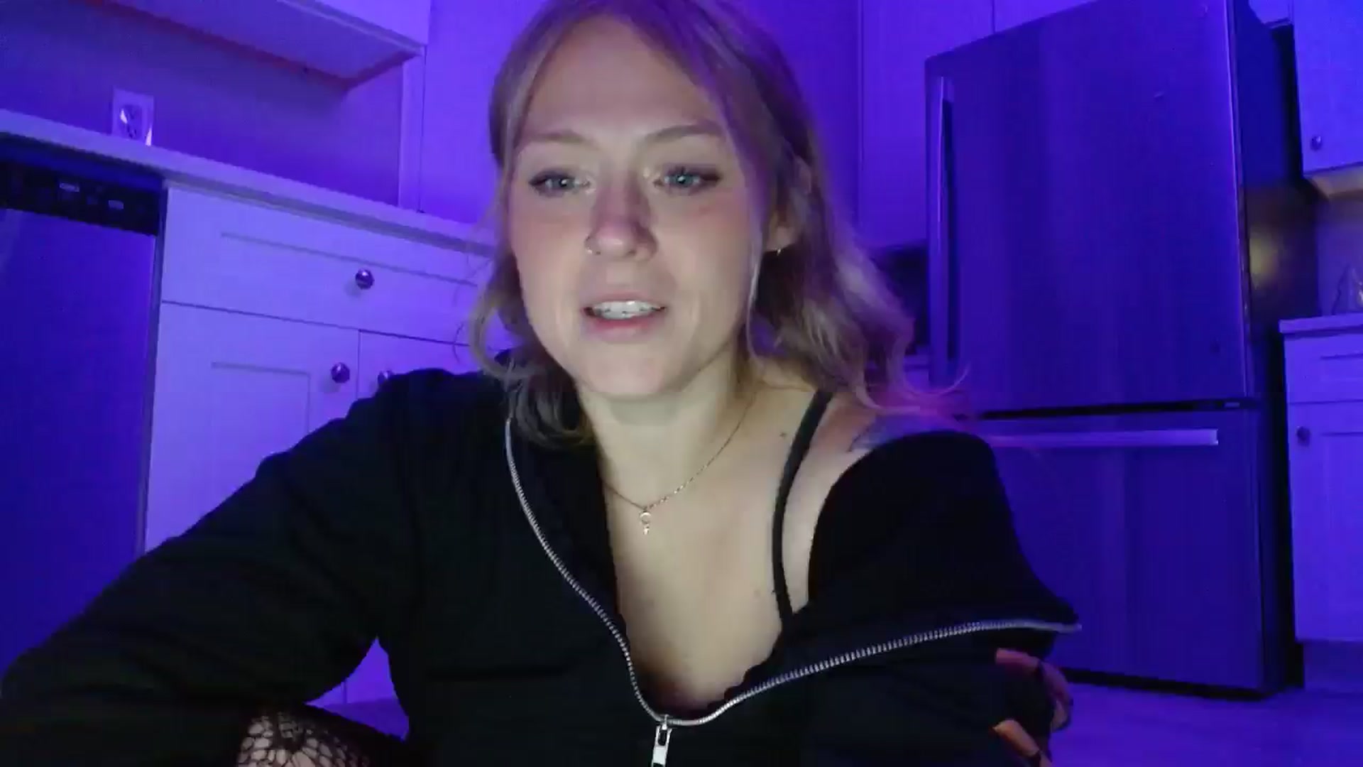 Gallery image thumbnail from SneakyAlice's myfreecams stream on, 11/17/2025, 07:09 image 8 of 20