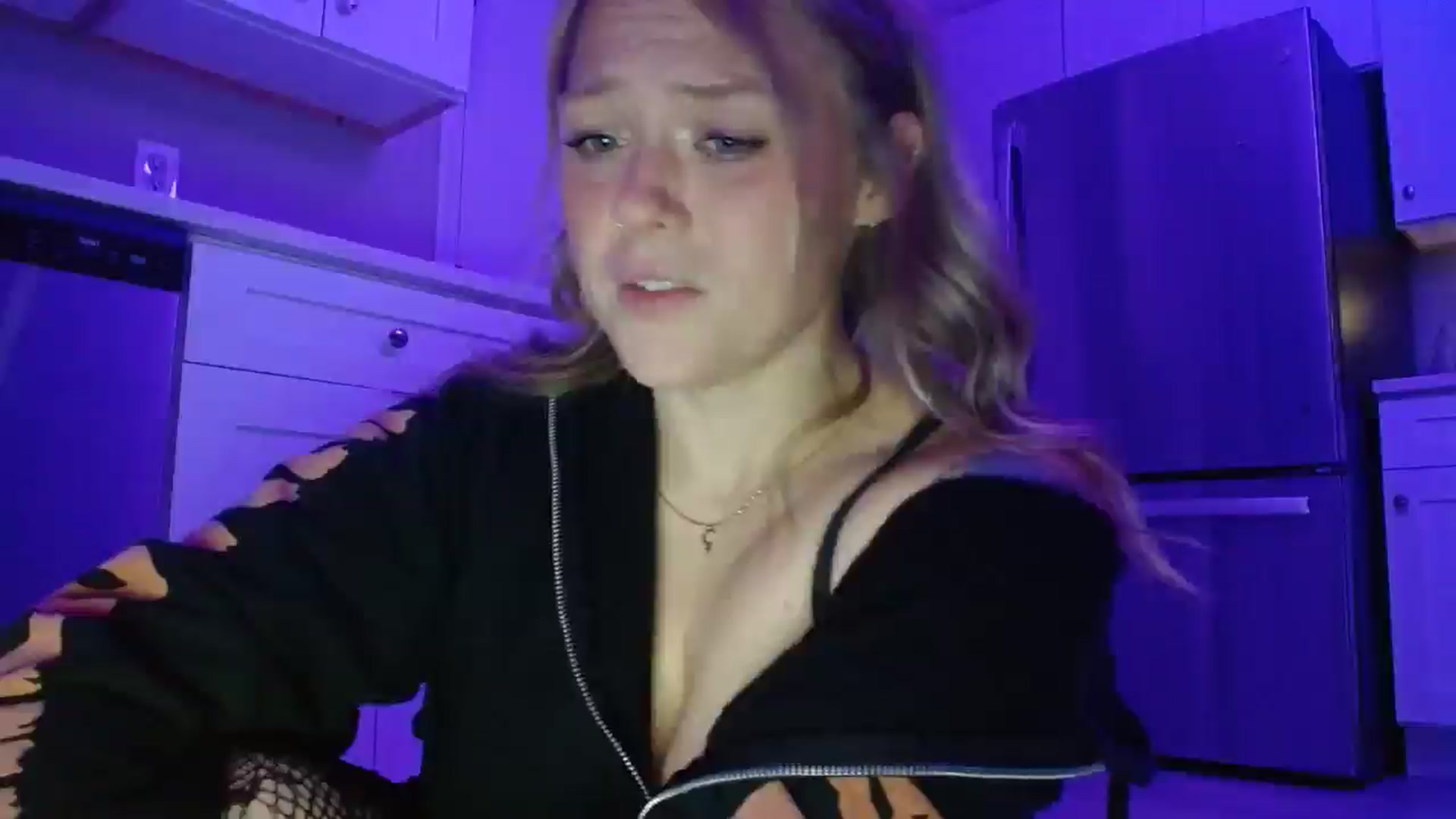 Gallery image thumbnail from SneakyAlice's myfreecams stream on, 11/17/2025, 07:09 image 15 of 20