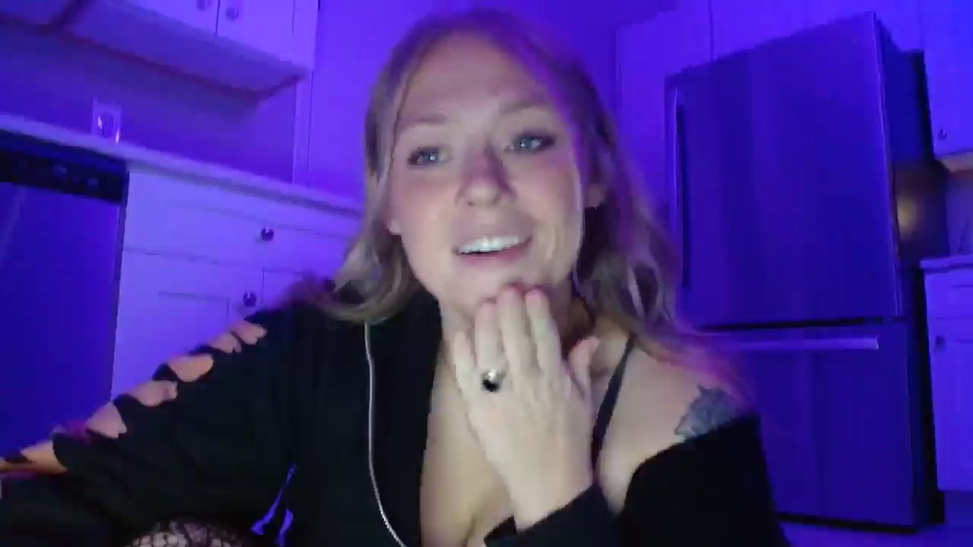 Gallery image thumbnail from SneakyAlice's myfreecams stream on, 11/17/2025, 07:09 image 14 of 20