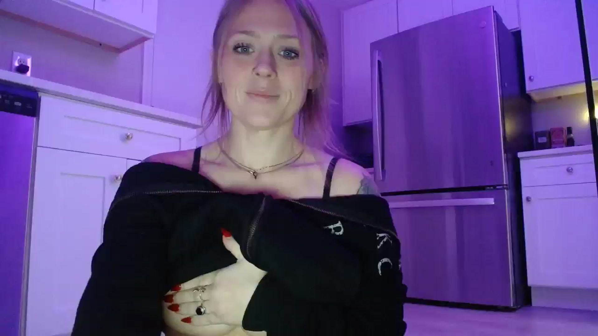 Gallery image thumbnail from SneakyAlice's myfreecams stream on, 02/17/2026, 22:22 image 5 of 20