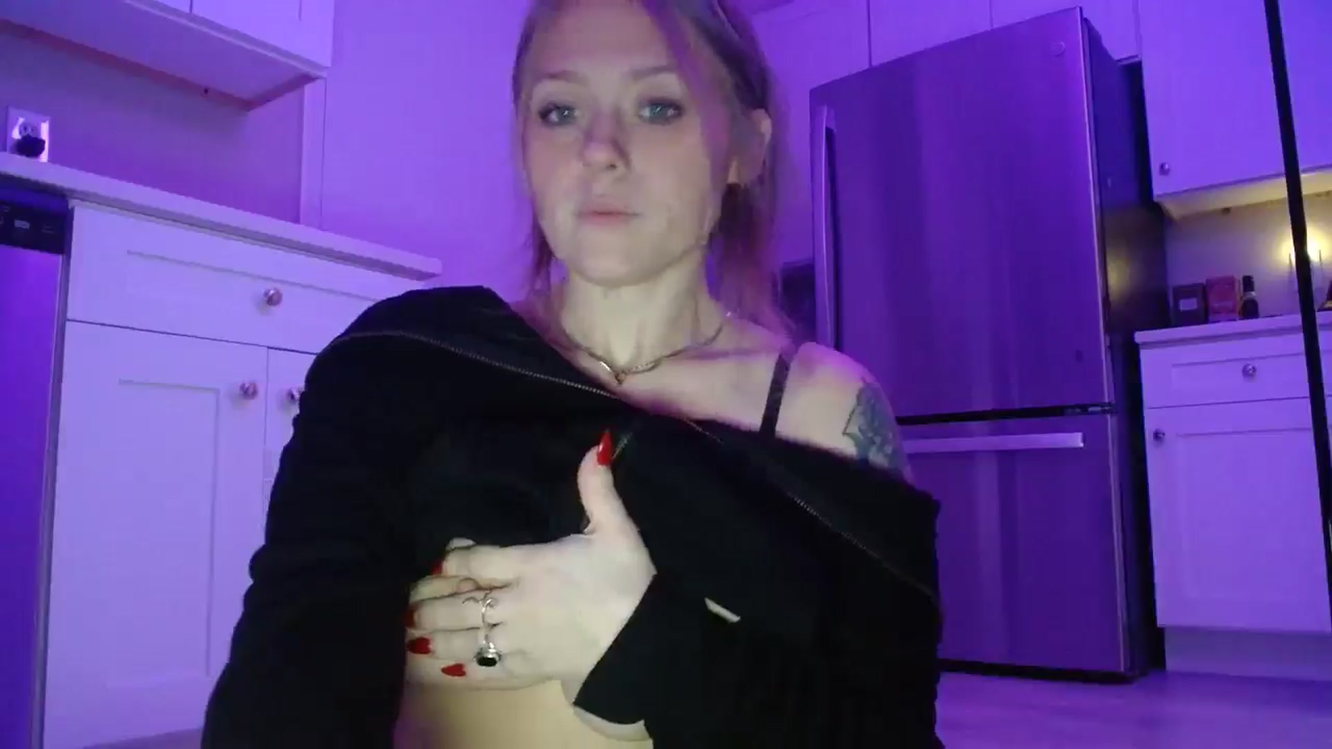 Gallery image thumbnail from SneakyAlice's myfreecams stream on, 02/17/2026, 22:22 image 14 of 20