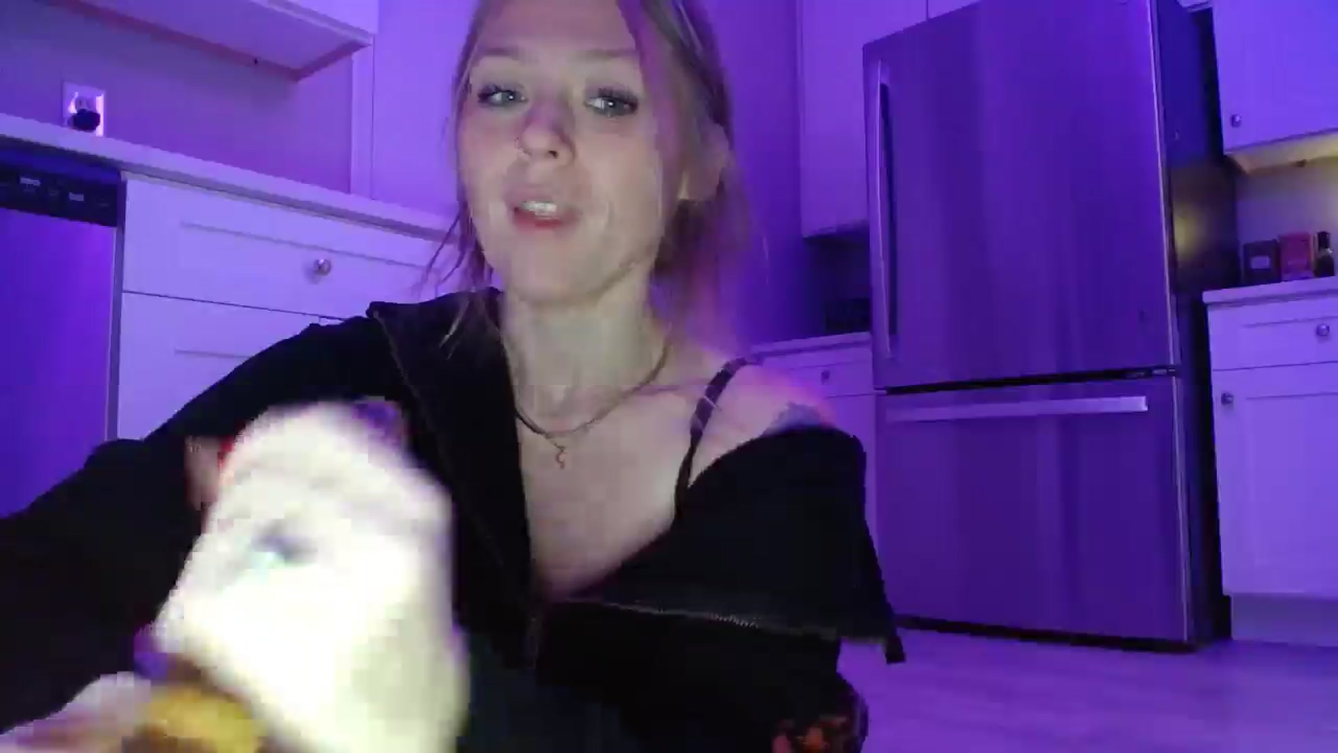Gallery image thumbnail from SneakyAlice's myfreecams stream on, 02/17/2026, 22:22 image 9 of 20