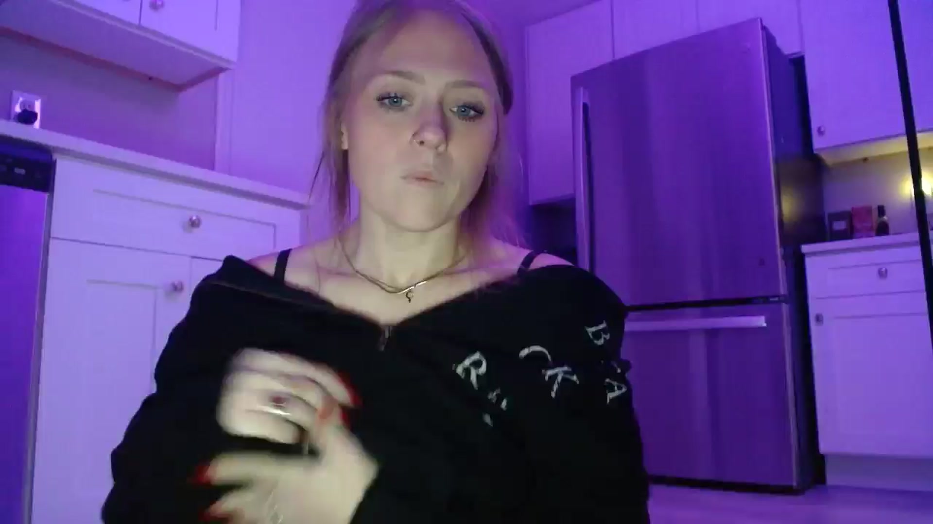 Gallery image thumbnail from SneakyAlice's myfreecams stream on, 02/17/2026, 22:22 image 11 of 20