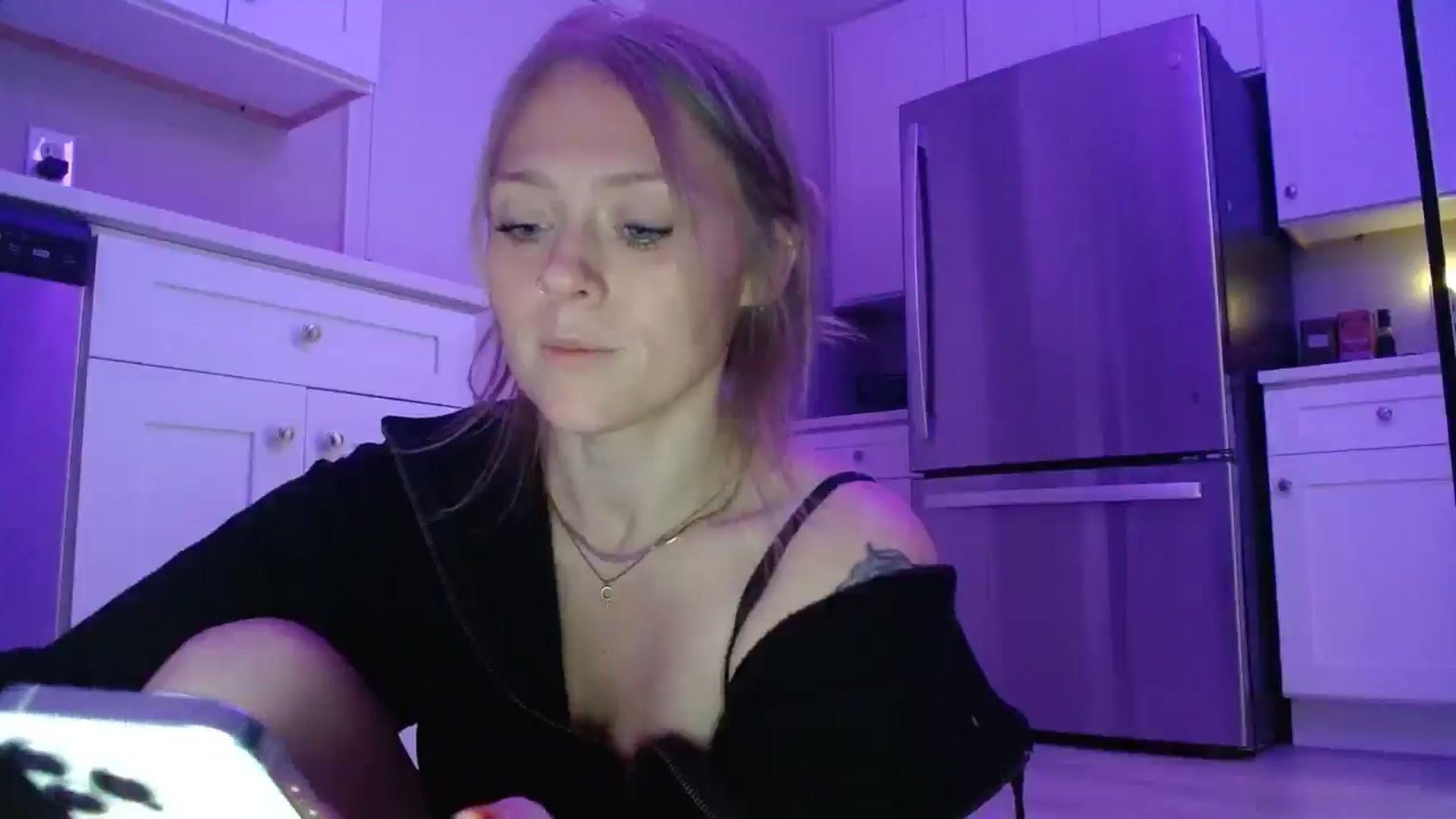 Gallery image thumbnail from SneakyAlice's myfreecams stream on, 02/17/2026, 22:22 image 6 of 20