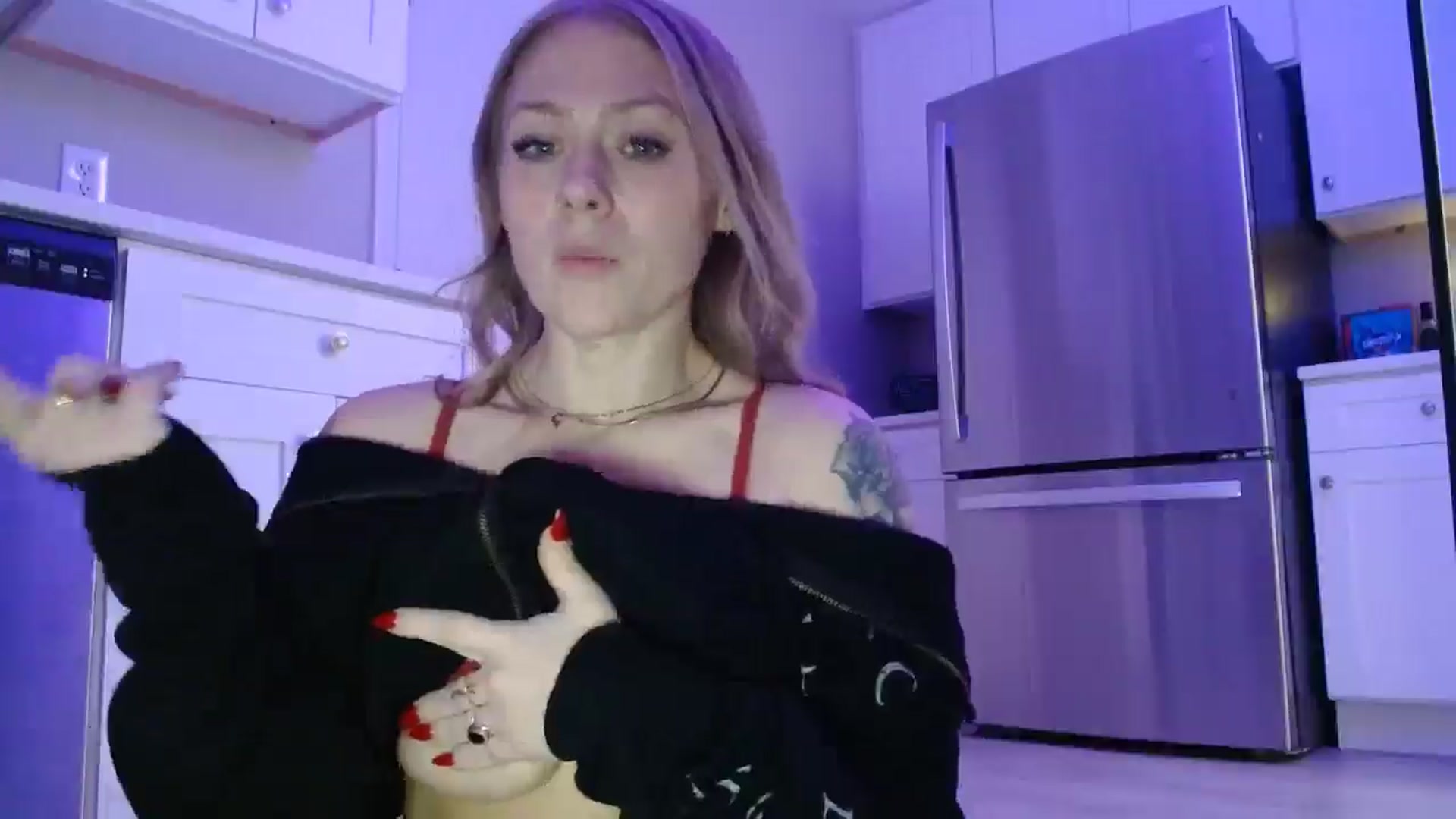 Gallery image thumbnail from SneakyAlice's myfreecams stream on, 02/24/2026, 19:53 image 3 of 20