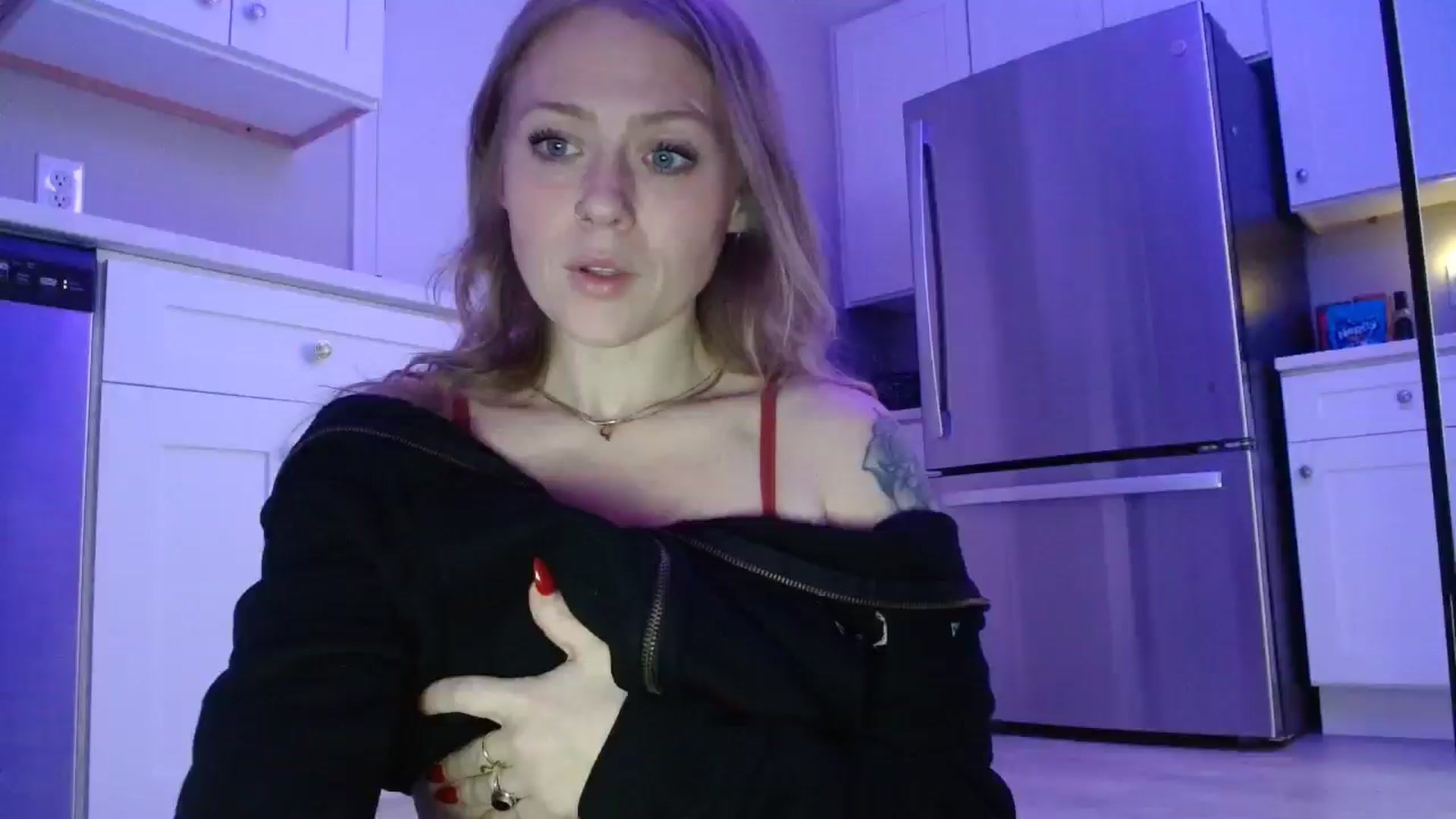 Gallery image thumbnail from SneakyAlice's myfreecams stream on, 02/24/2026, 19:53 image 17 of 20