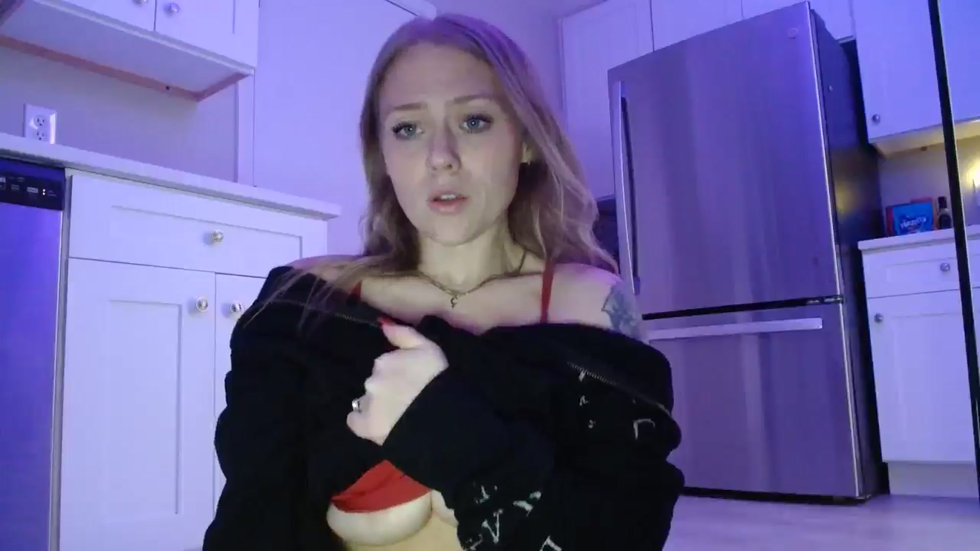 Gallery image thumbnail from SneakyAlice's myfreecams stream on, 02/24/2026, 19:53 image 16 of 20