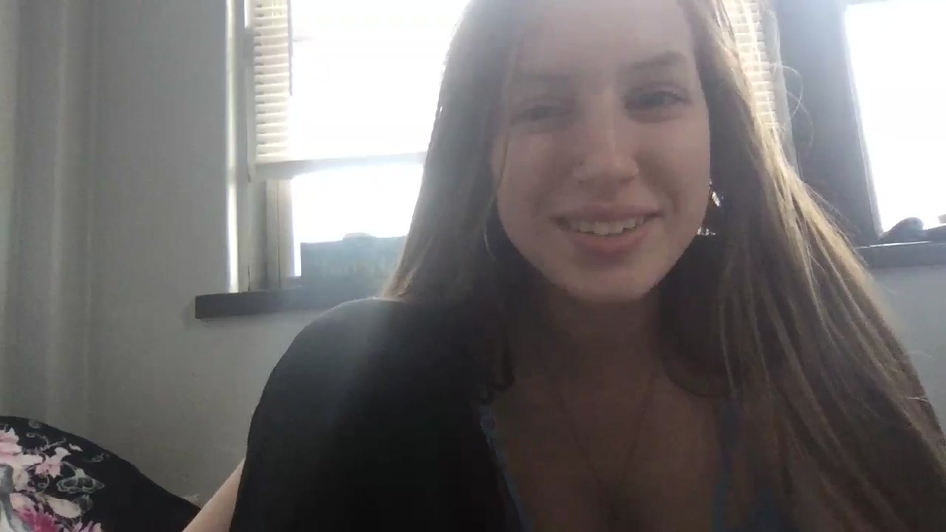 Gallery image thumbnail from SnoBunni1999's myfreecams stream on, 04/01/2024, 22:09 image 7 of 20