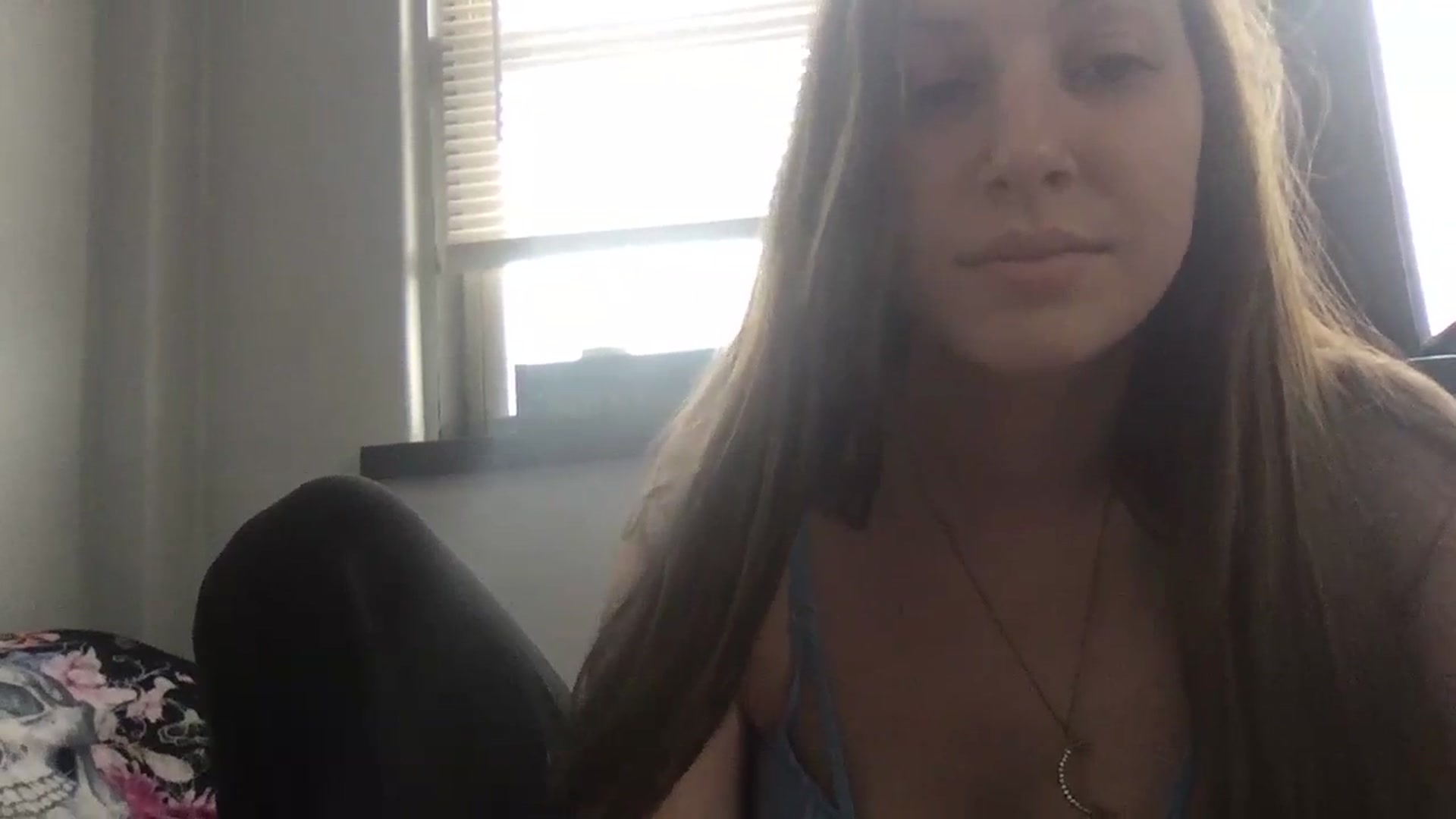 Gallery image thumbnail from SnoBunni1999's myfreecams stream on, 04/01/2024, 22:09 image 5 of 20